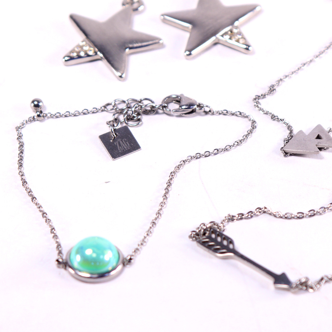 Bracelets fins en acier + boucles d'oreille acier Bon état - Vue 3 - 
