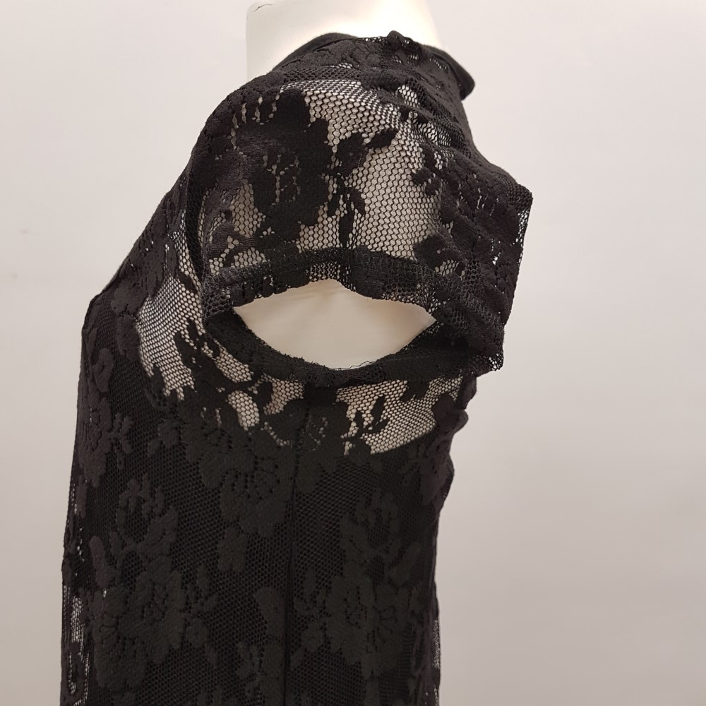 Robe noire en dentelle avec son fond de robe - LA REDOUTE - taille 34/36 Très bon état - Vue 7 - 