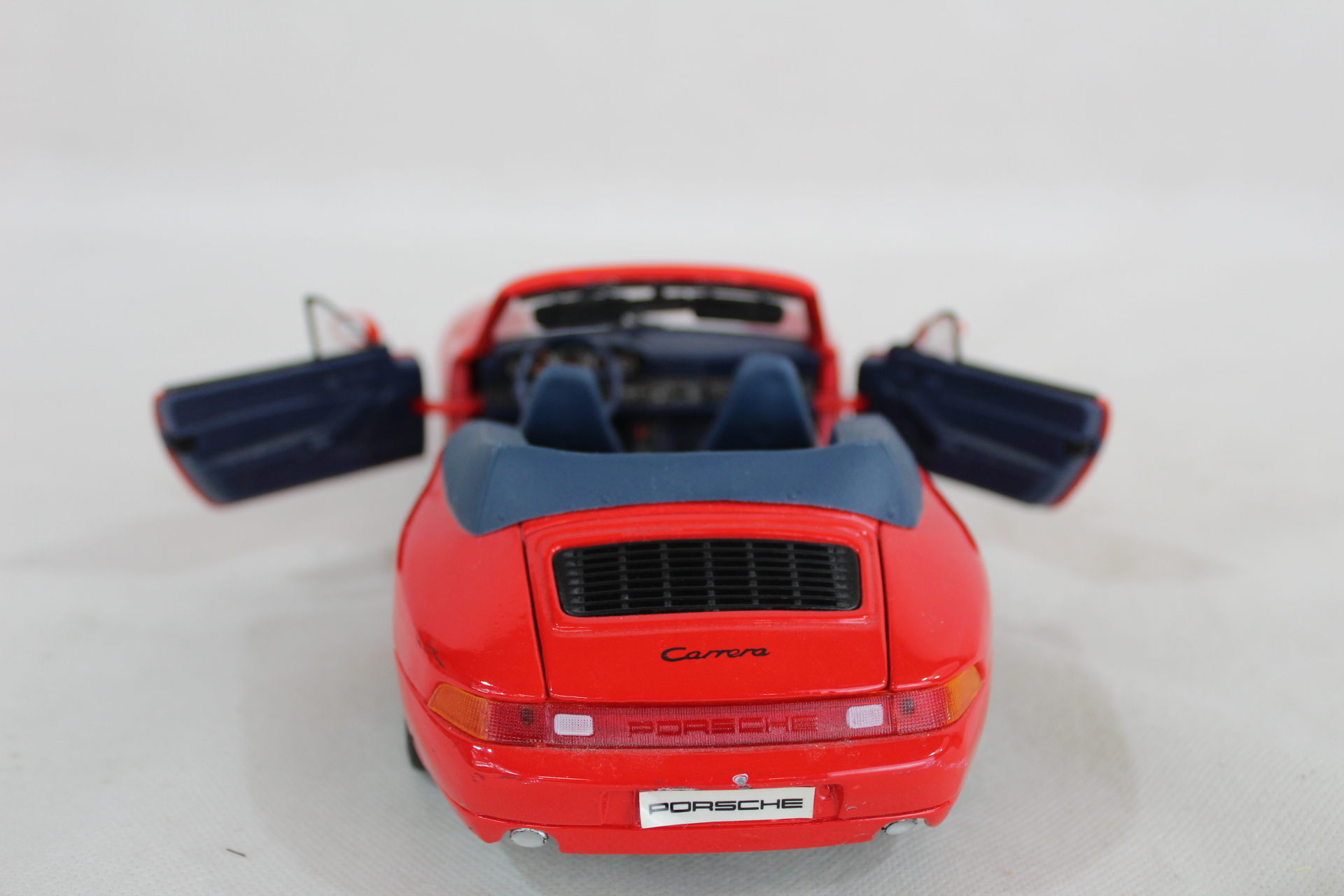 Voir photo 4 de Porsche 911 carrera cabriolet rouge Porsche 911 carrera cabriolet rouge - Vue 4 -