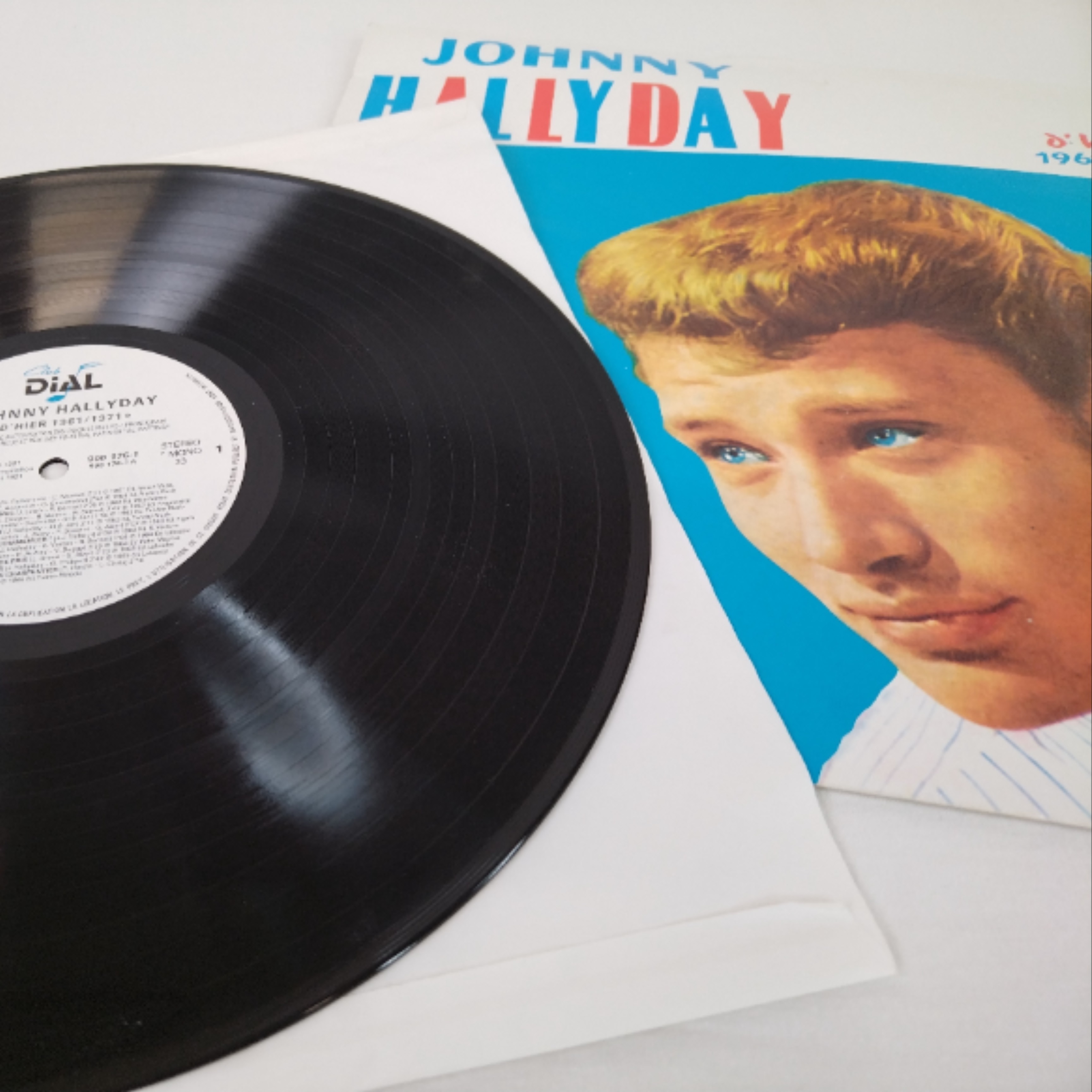 Johnny Hallyday "d'hier" 1961/1971 Disque vinyle 33T Très bon état - Vue 2 - 