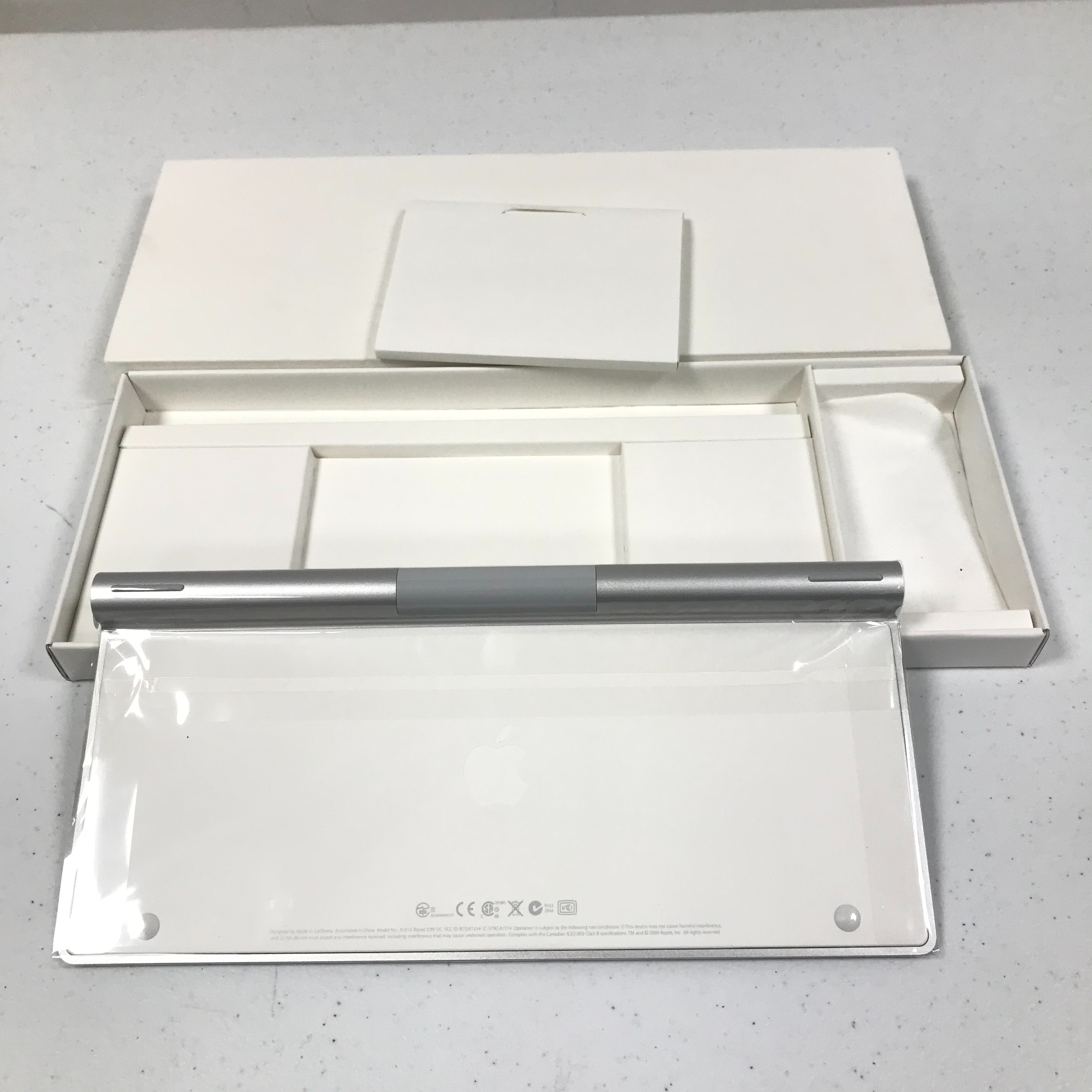 Apple Magic Keyboard (A1314) neuf sous blister Comme neuf - Vue 2 - 