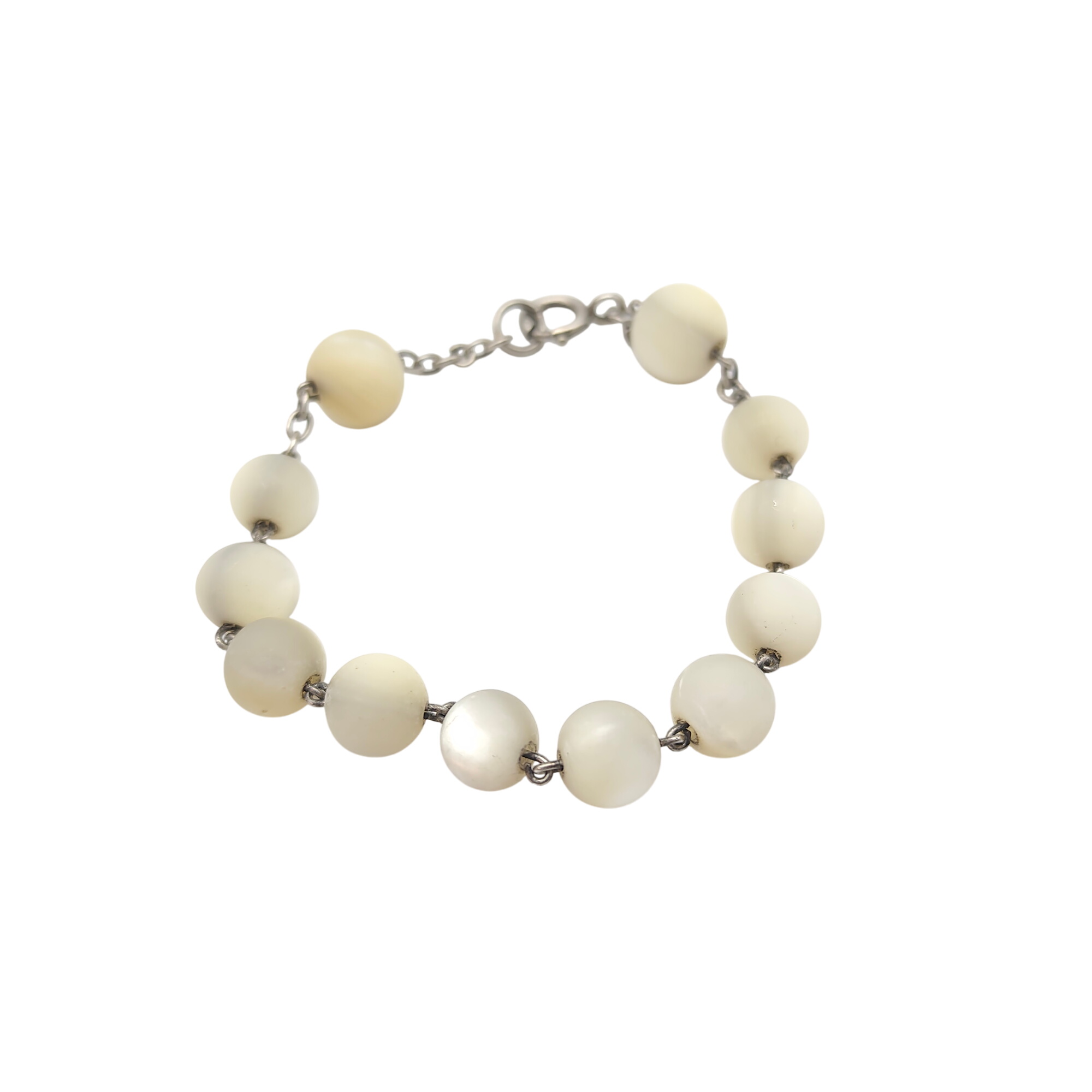 Acheter Bracelet ancien en perles de nacre - 32,00 € Bracelet ancien en perles de nacre - reconditionné disponible sur Label Emmaüs