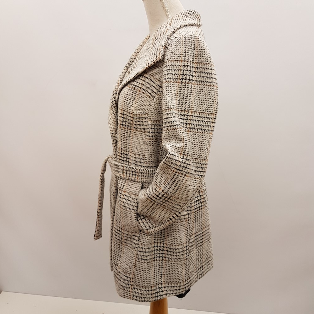 Voir photo 2 de Manteau style tweed à grands carreaux blancs et noirs - GRAIN DE MALICE - taille 40 Manteau style tweed à grands carreaux blancs et noirs - GRAIN DE MALICE - taille 40 - Vue 2 -