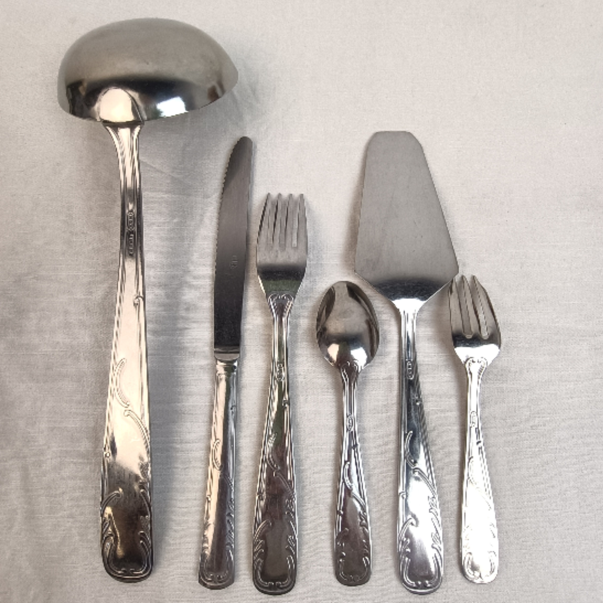 Coffret à ménagère double tiroirs fleuri Vintage + ménagère 62 pièces (inox) - Bon état - Photo 12