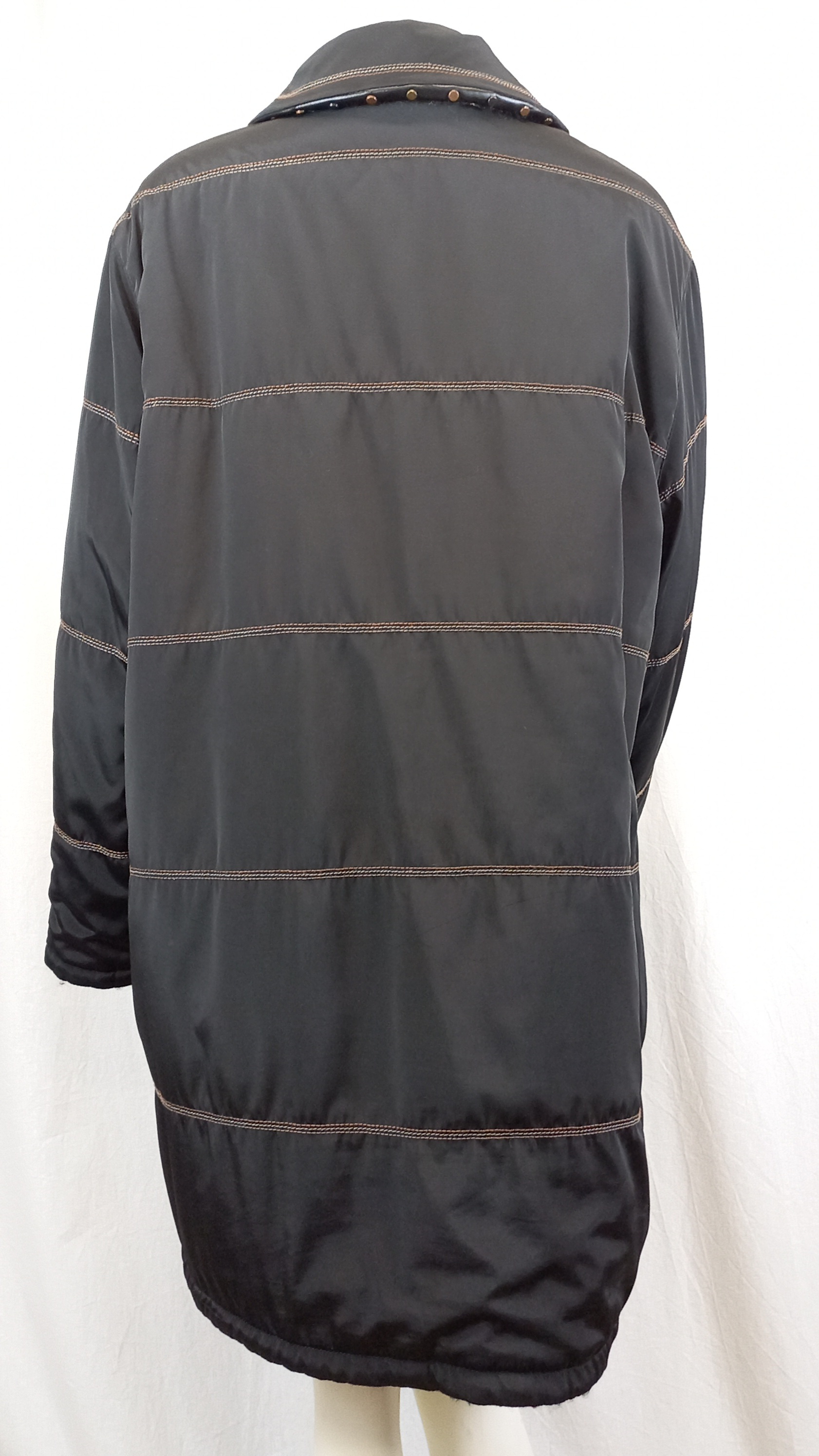 Manteau réversible lainage moucheté ou coutures noir brunes clous sur col et poches Très bon état - Vue 7 - 