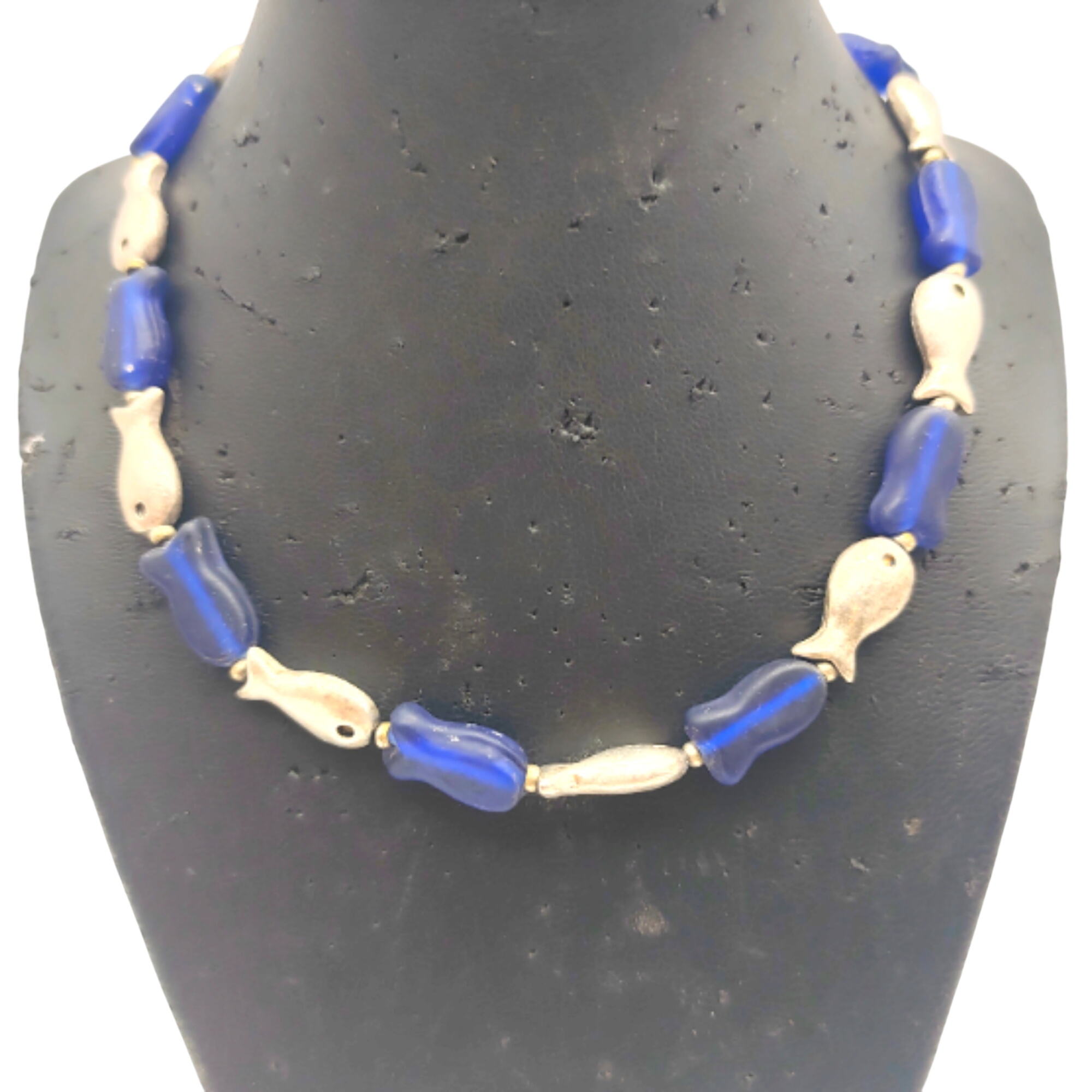 Acheter Collier poissons Bon état - 12,00 € Collier poissons Bon état - reconditionné disponible sur Label Emmaüs