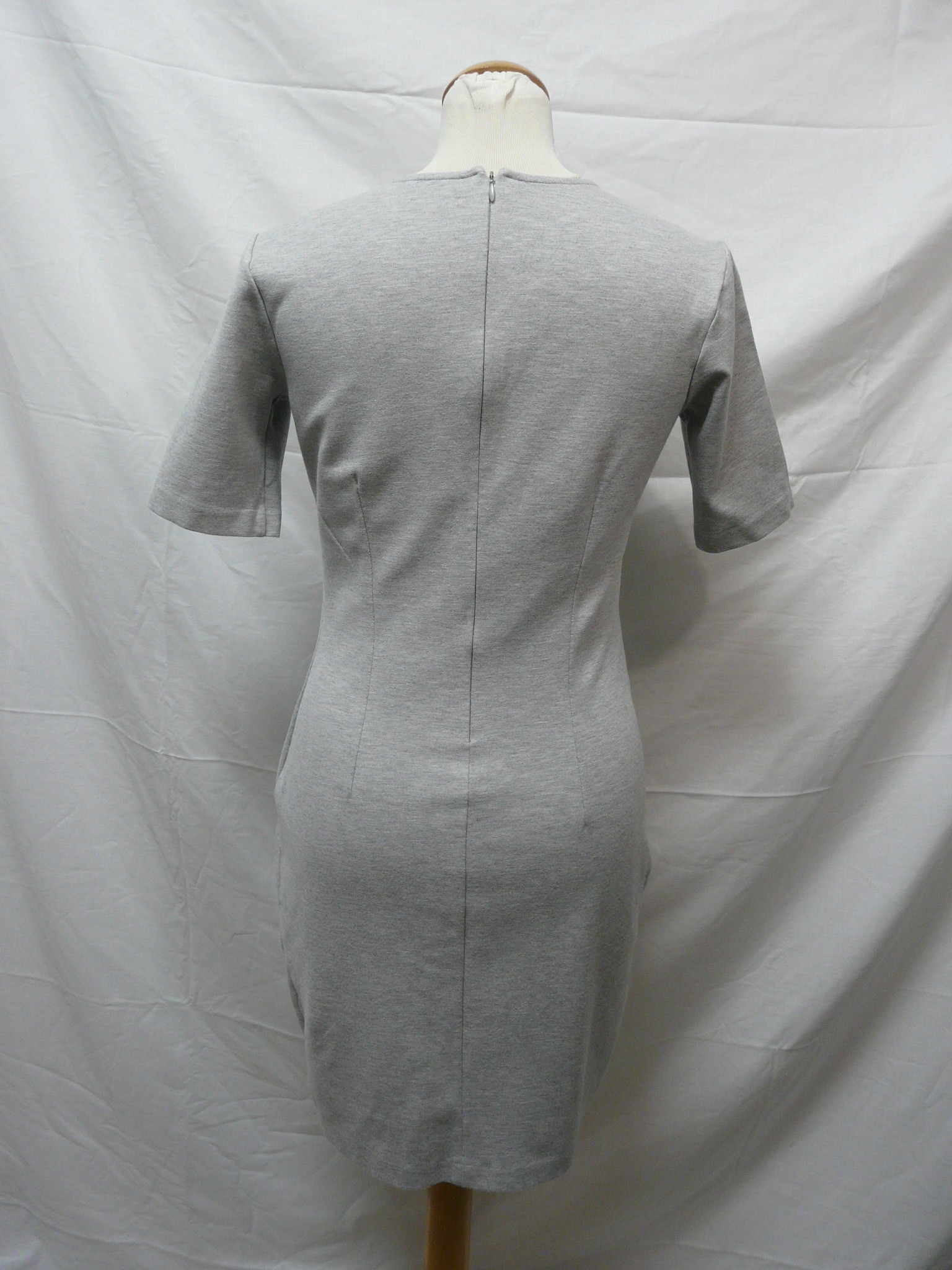 Voir photo 4 de RF161 - Robe décontractée - United Colors of Benetton - Taille M/L RF161 - Robe décontractée - United Colors of Benetton - Taille M/L Très bon état - Vue 4 -