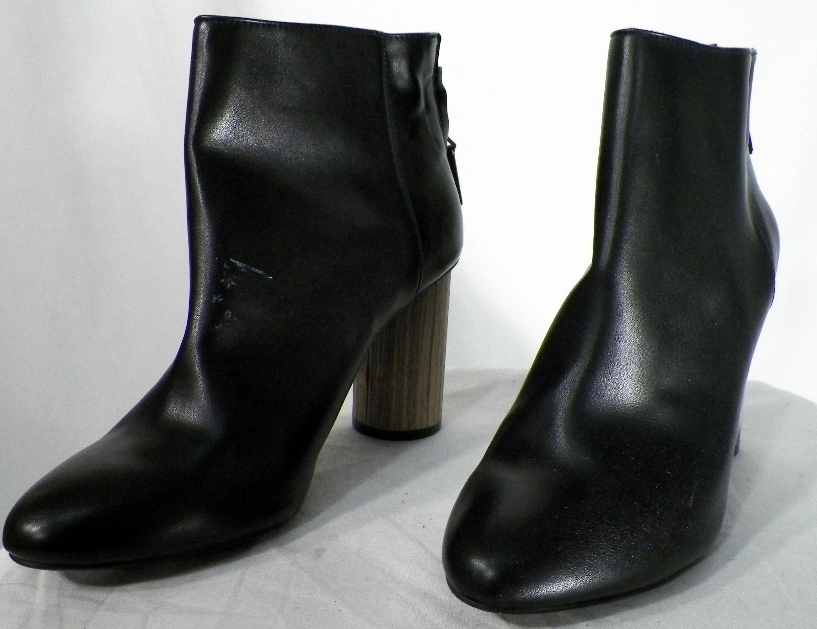Bottines Femme Noires BERSHKA P 37. Bon état -  reconditionné disponible sur Label Emmaüs