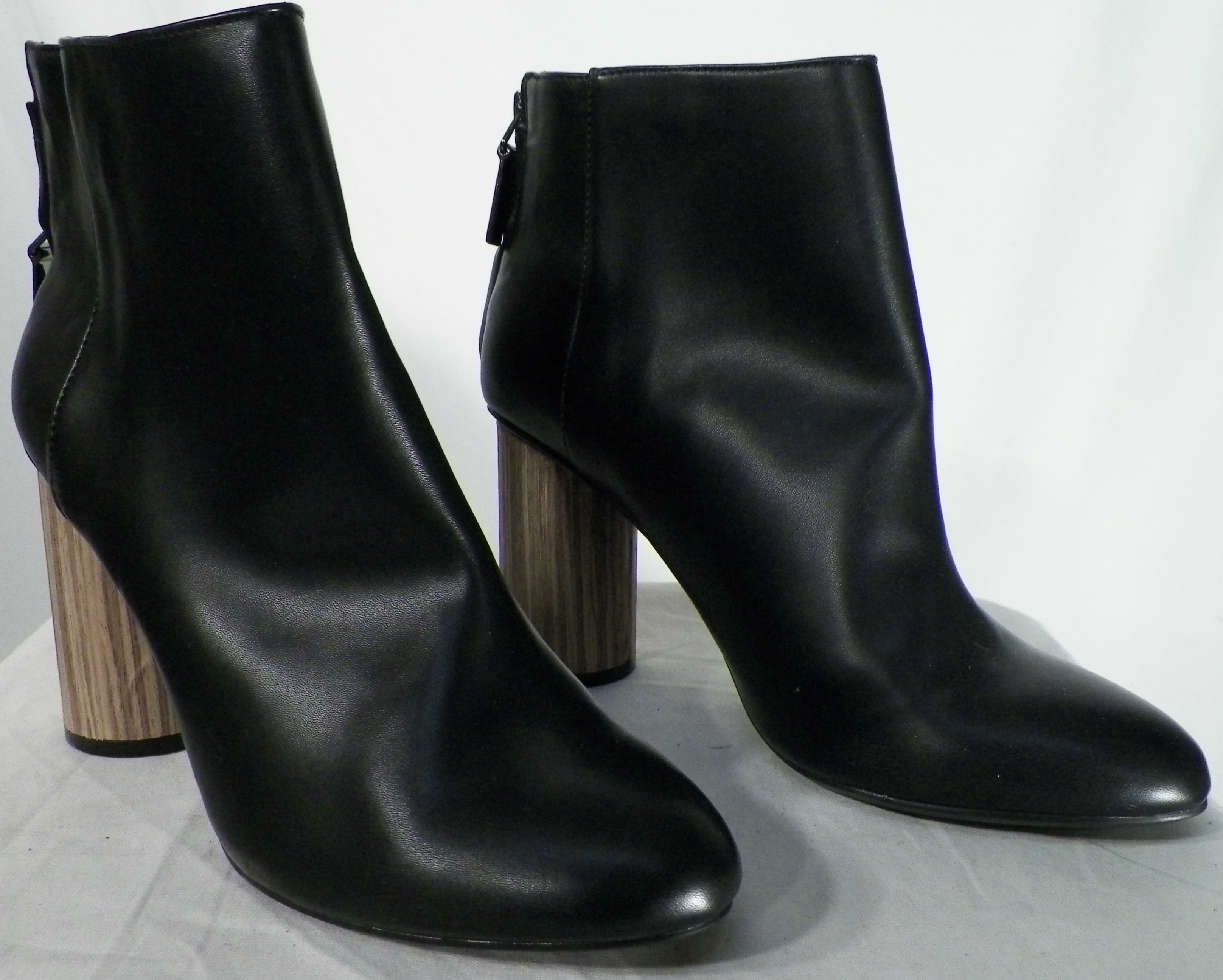 Bottines Femme Noires BERSHKA P 37. Bon état - Vue 2 - 