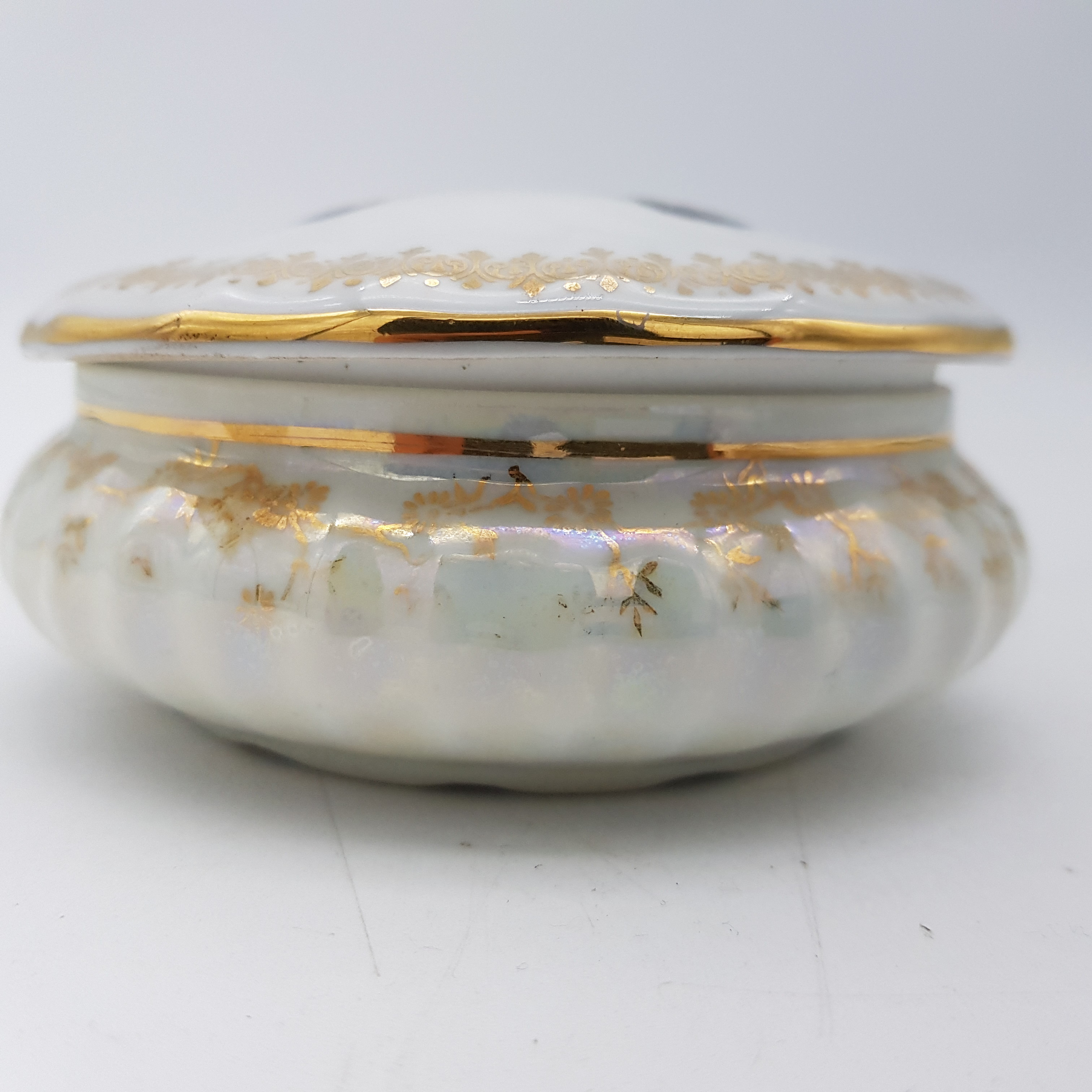 Bonbonnière ou boite à bijoux ornée de Napoléon Bonaparte et Joséphine de Beauharnais - en porcelaine de Limoges Bon état - Vue 3 - 