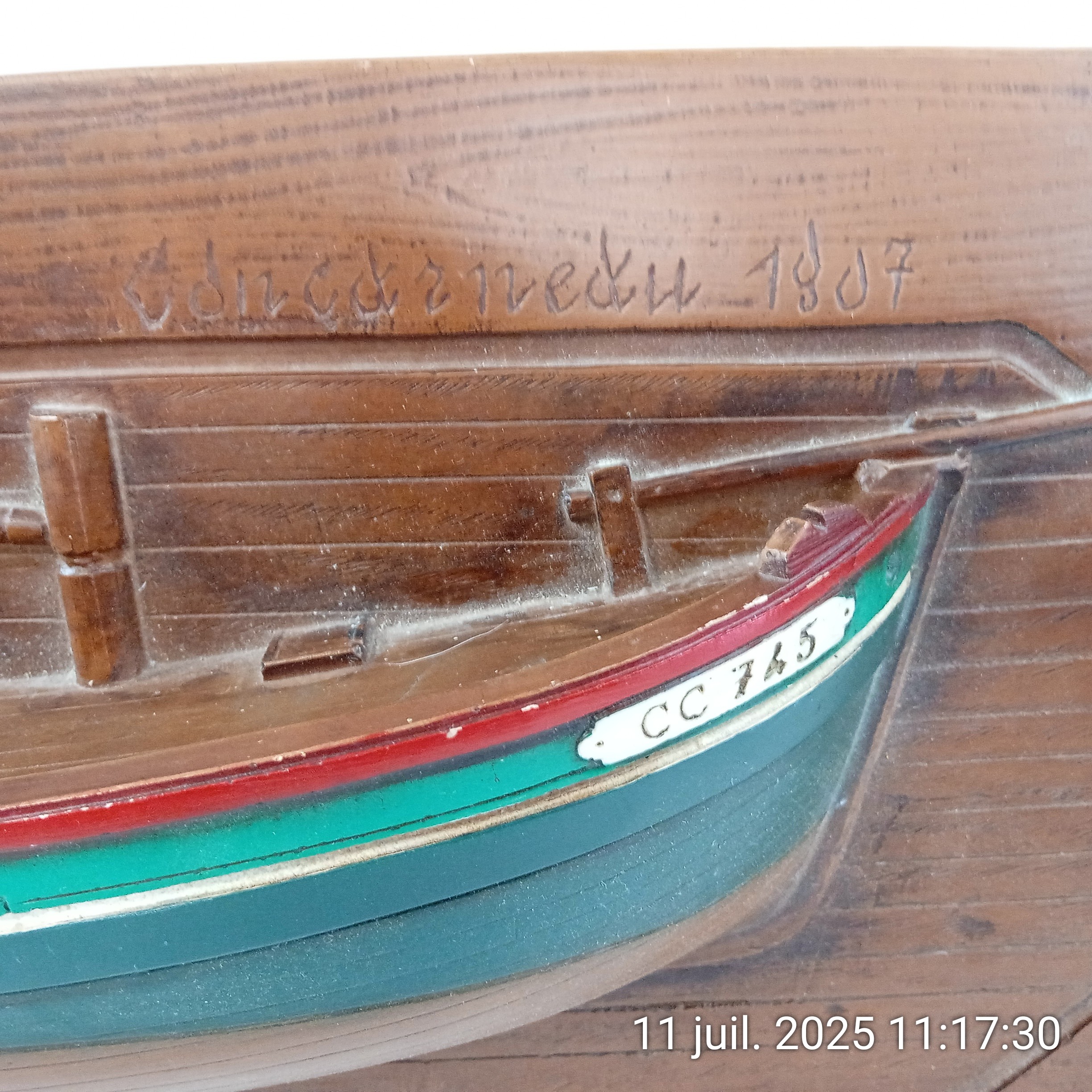Tableau en relief demi coque de bateau 