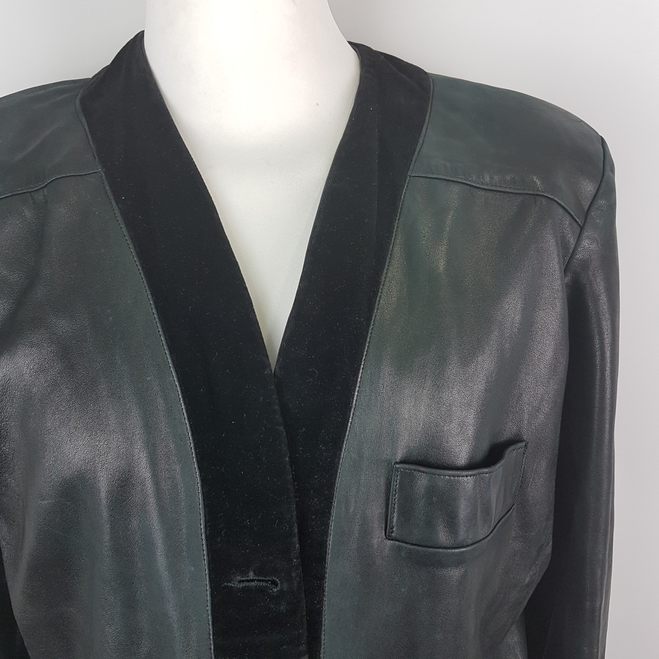 Voir photo 2 de Veste en Cuir - Saint Laurent - 42 Veste en Cuir - Saint Laurent - 42 Bon état - Vue 2 -