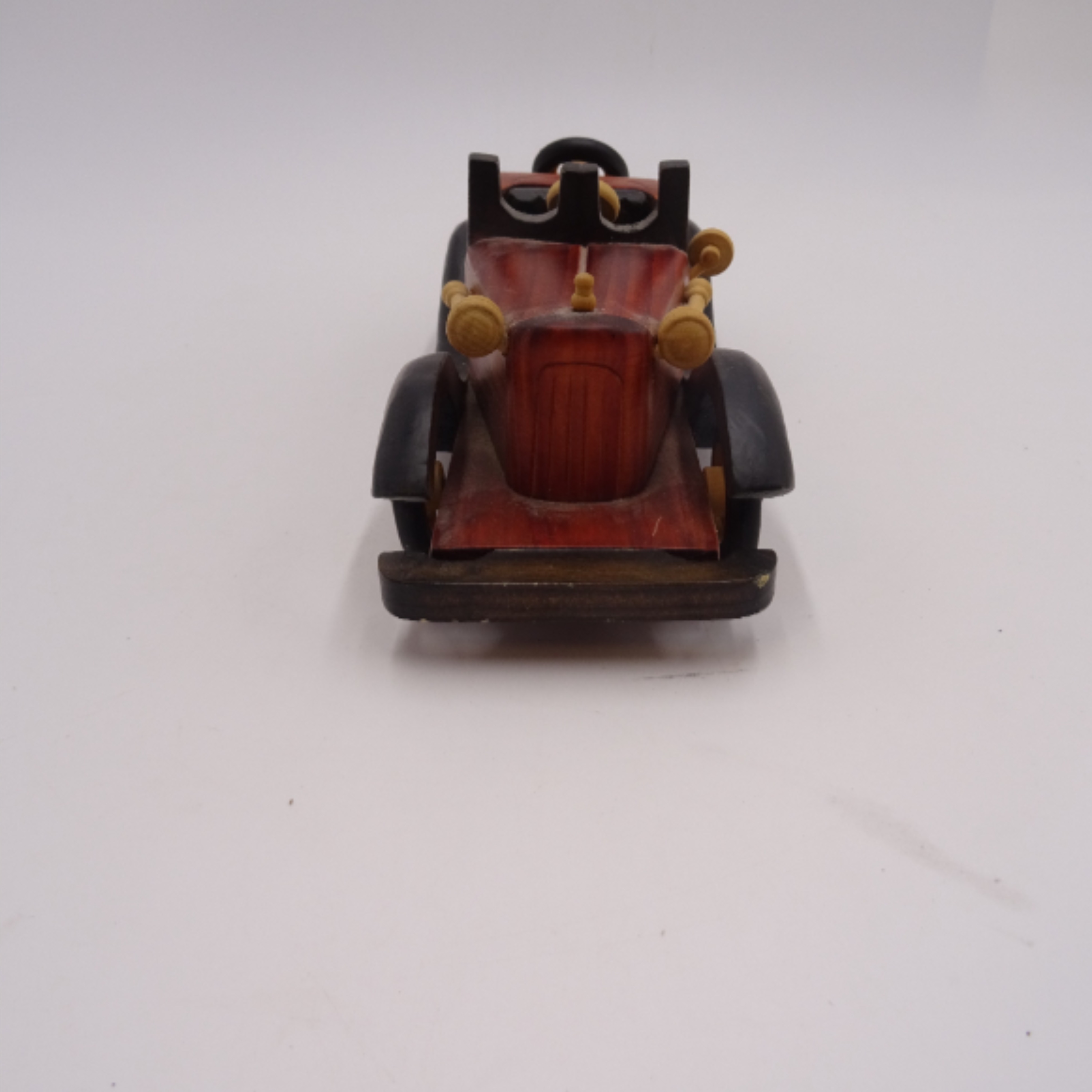 Voir photo 2 de Voiture en bois. Voiture en bois. Bon état - Vue 2 -