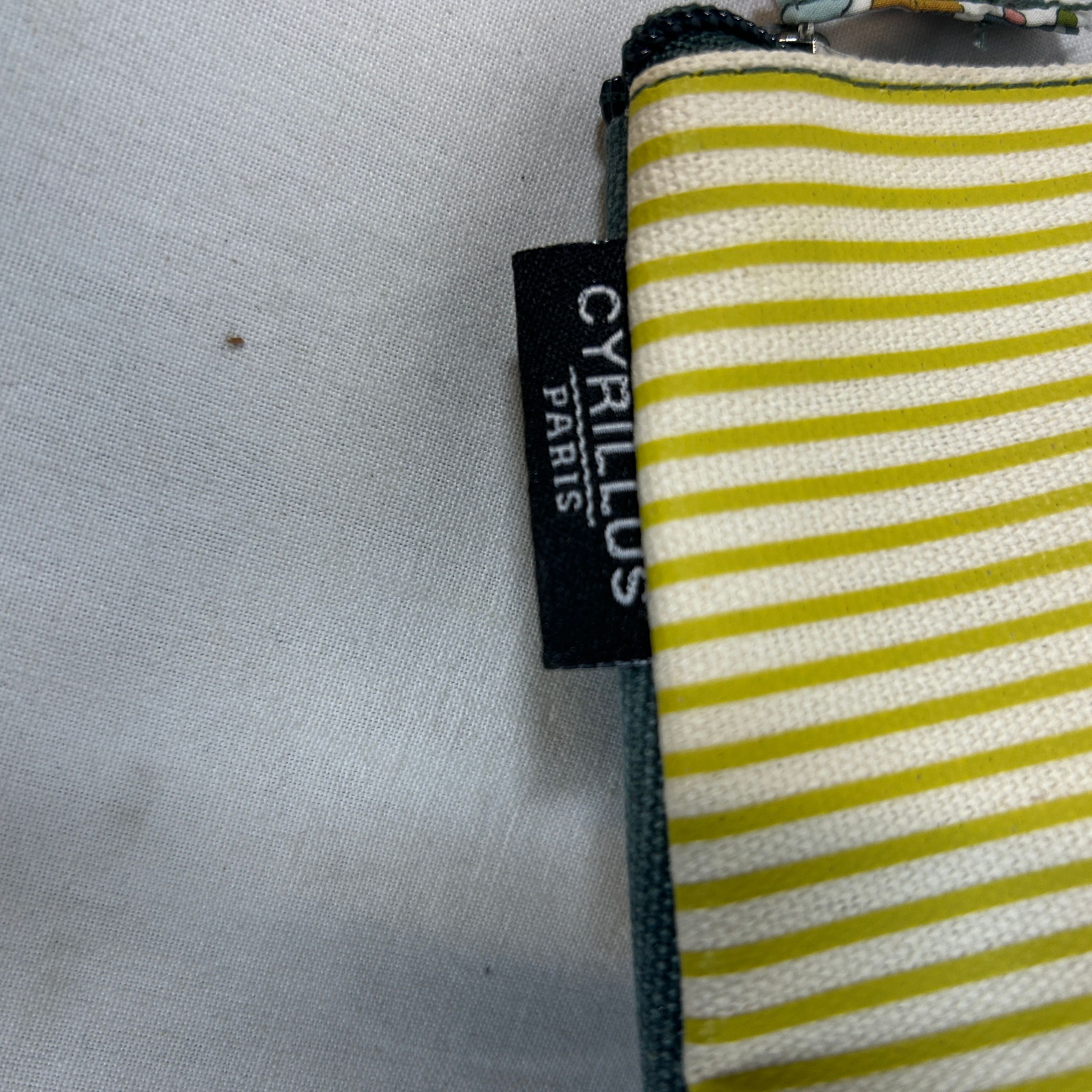 Trousse Cyrillus 33x20cm - Très bon état - Photo 3