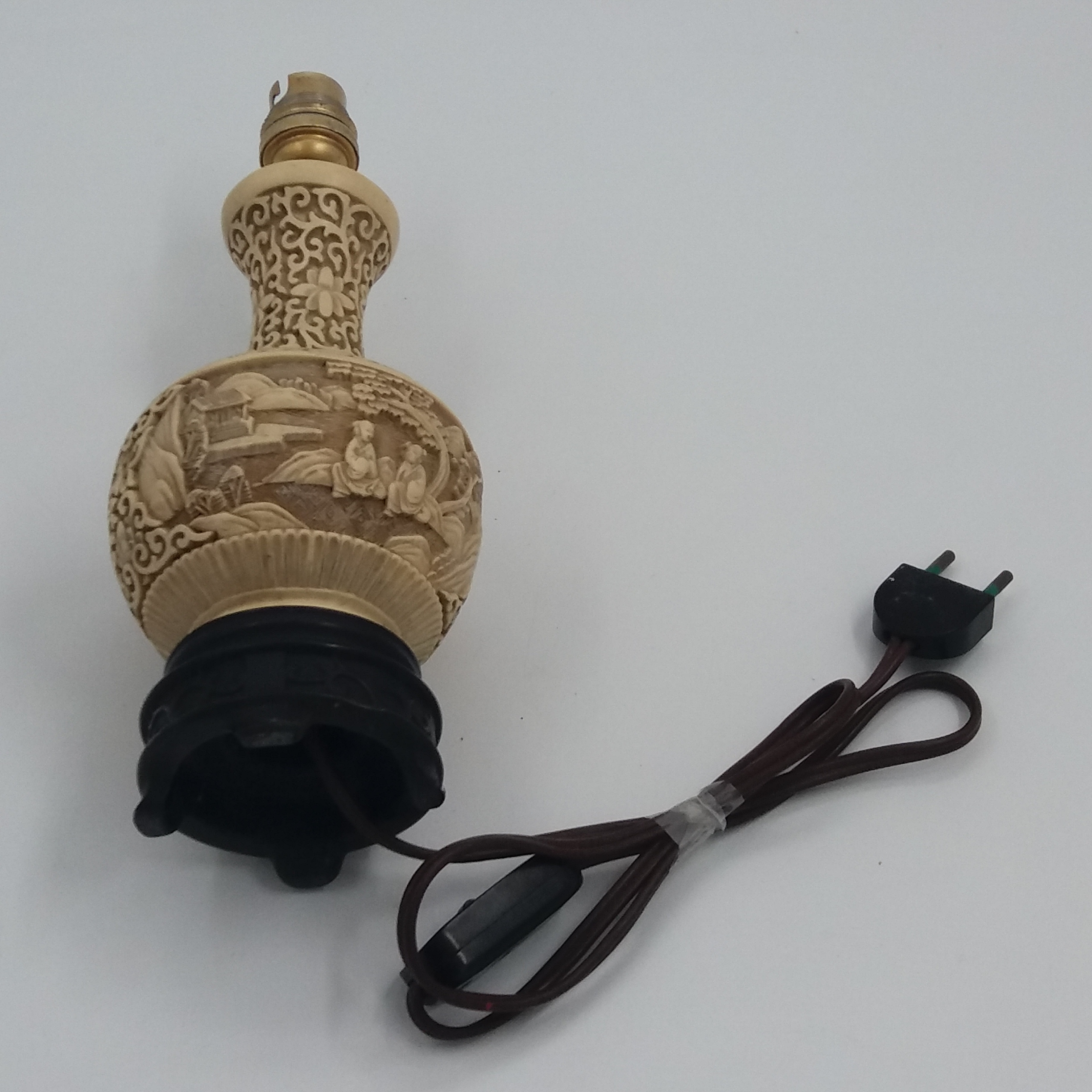 Voir photo 4 de Pied de lampe Asiatique. Résine. Ecru. Pied de lampe Asiatique. Résine. Ecru. Très bon état - Vue 4 -