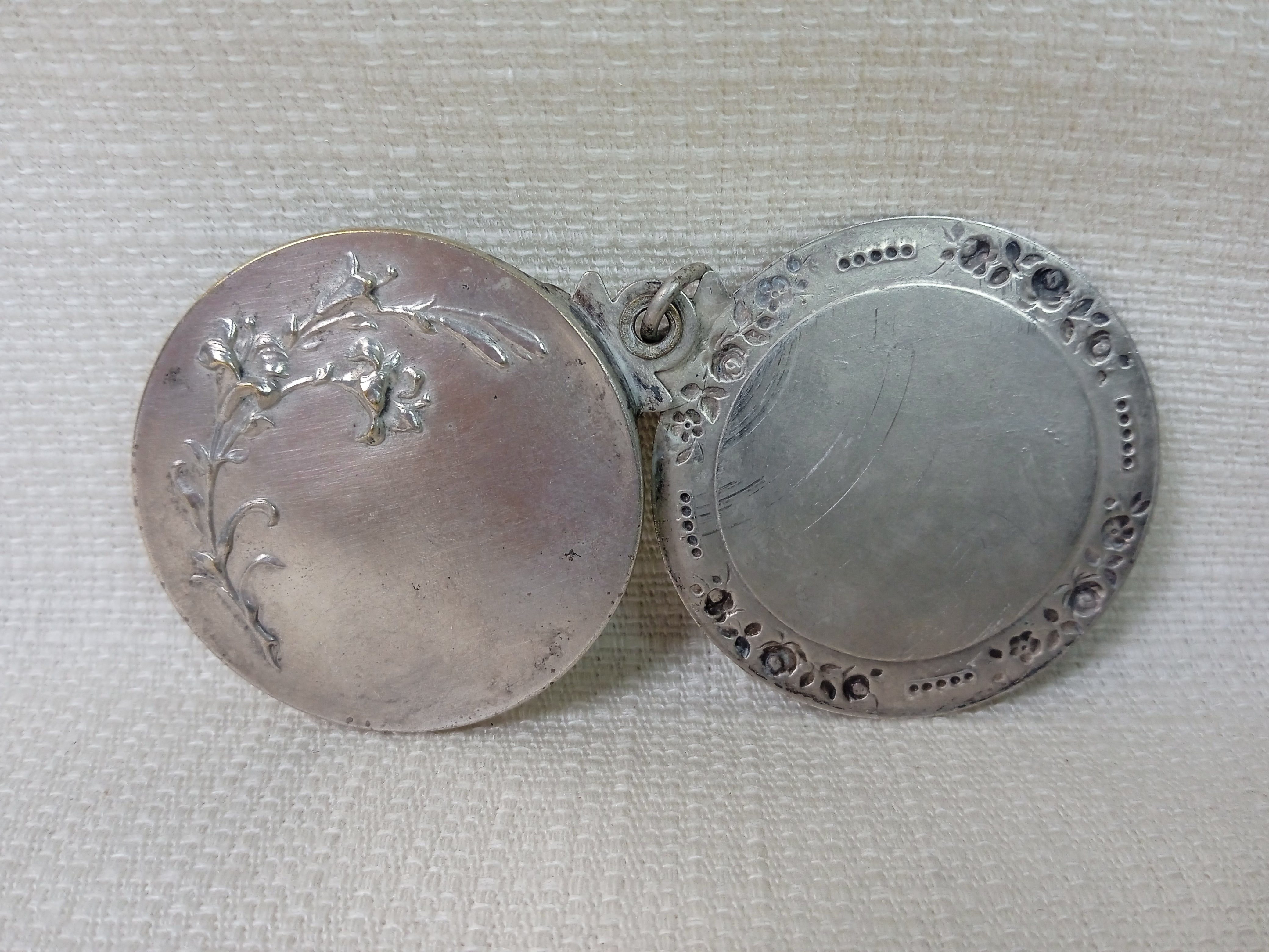 Lot de 12 médaillons religieux dont 2 croix - Photo 9