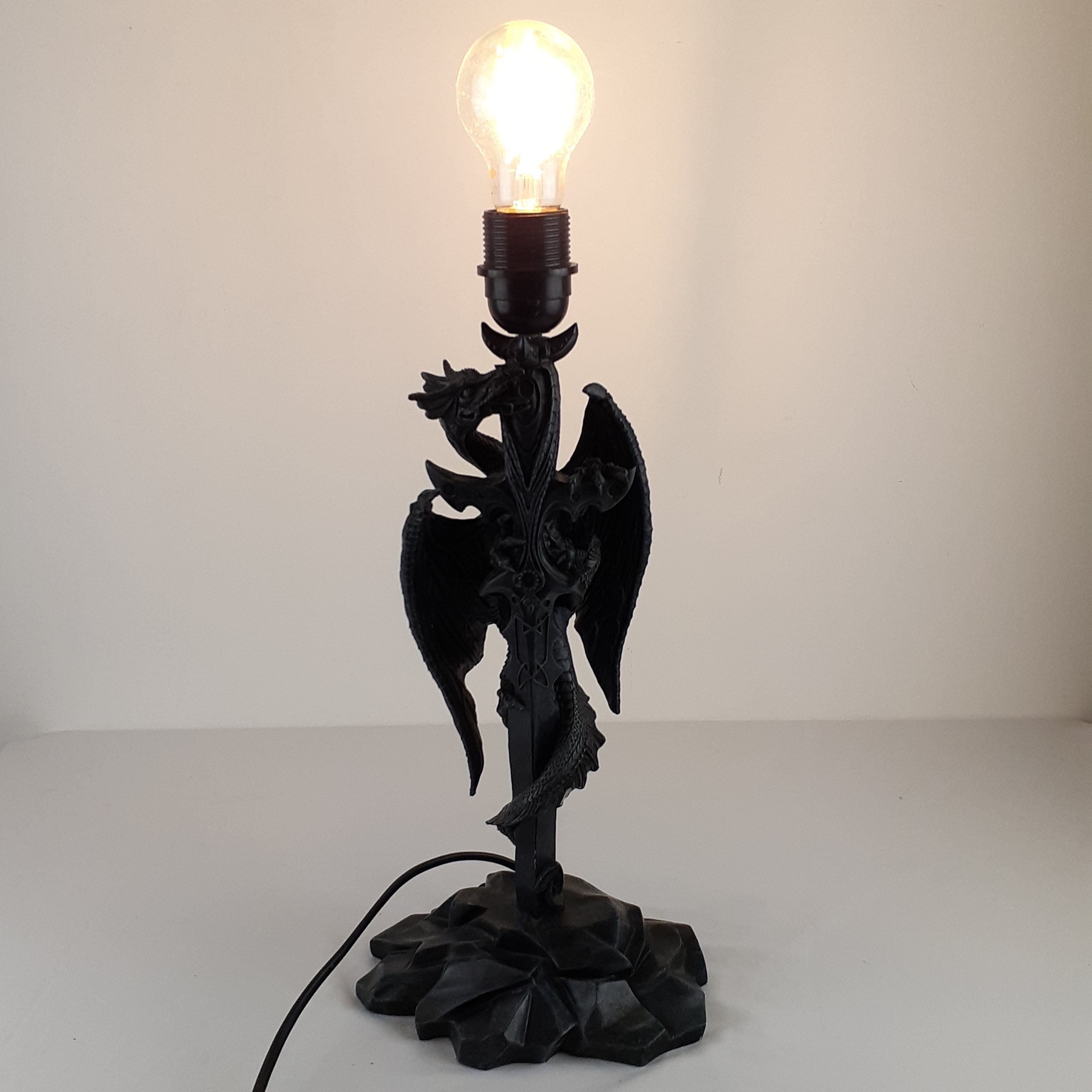 Lampe De Chevet Dragon Gothique – Noire – Avec Interrupteur – Fonctionne