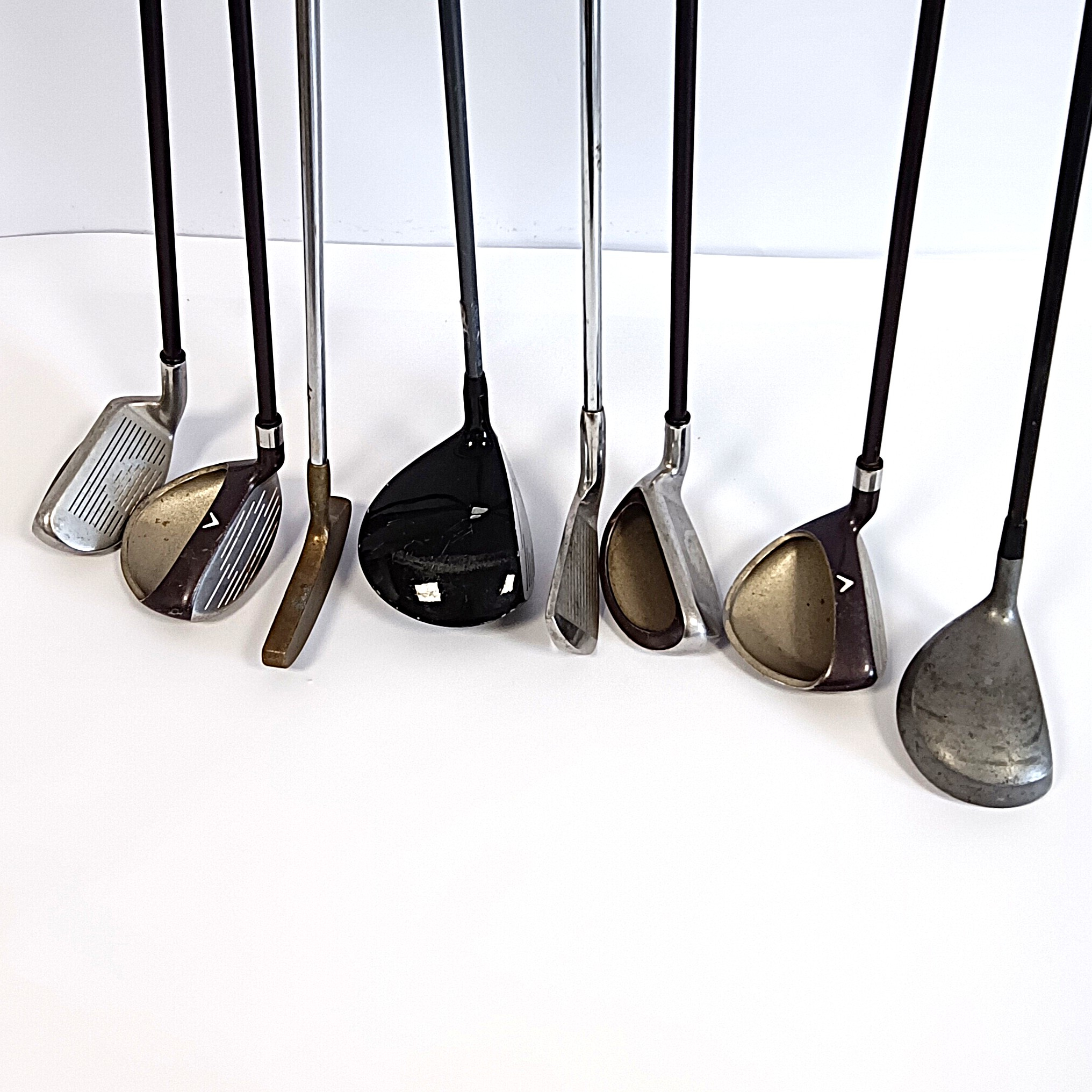 Voir photo 2 de Lot de 8 clubs de golf avec accessoires Lot de 8 clubs de golf avec accessoires - Vue 2 -