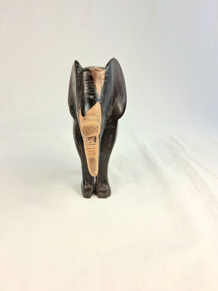 Sculpture d'éléphant en bois bicolore artisanat ethnique - Photo 2
