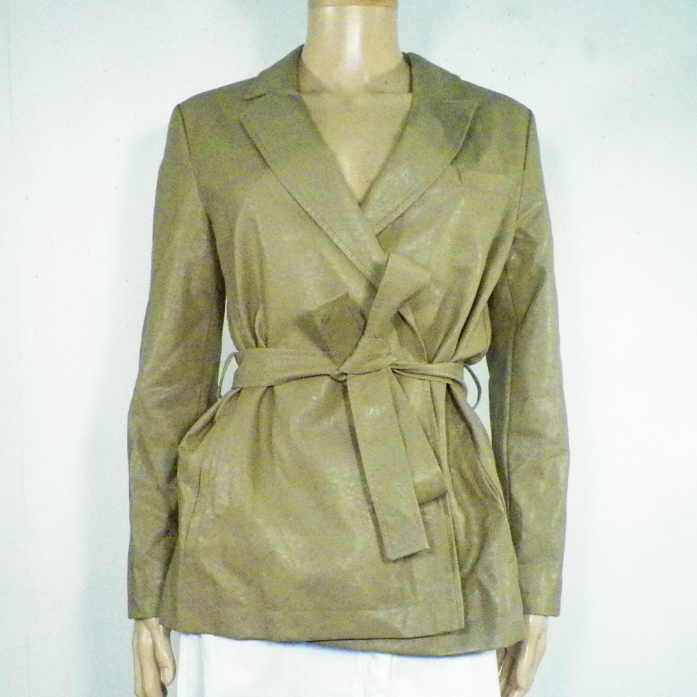 Veste Femme Beige Taille Estimée S/M. Bon état -  reconditionné disponible sur Label Emmaüs