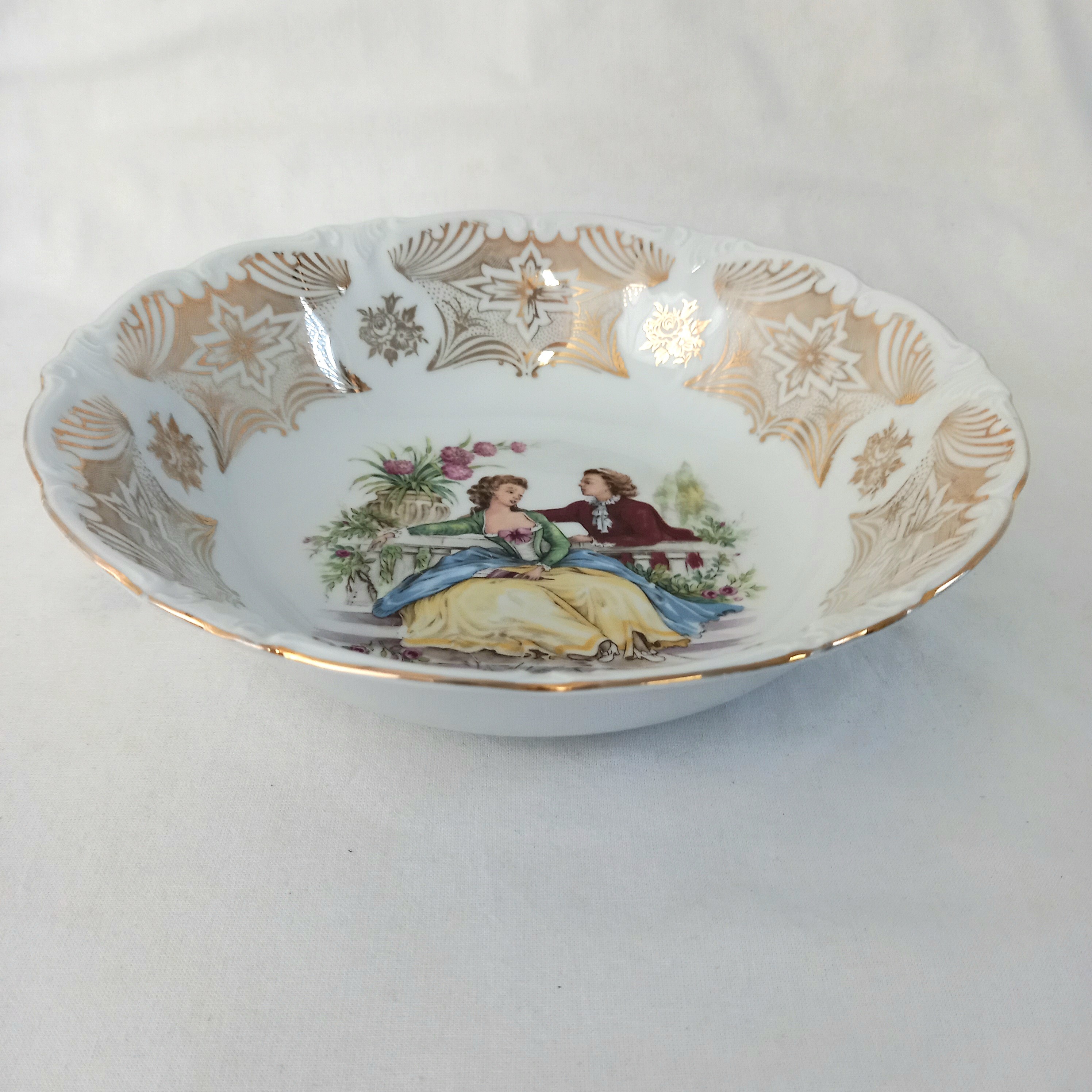 Saladier coupe à fruits, en porcelaine de Bavière, décor scène galante Très bon état - Vue 2 - 