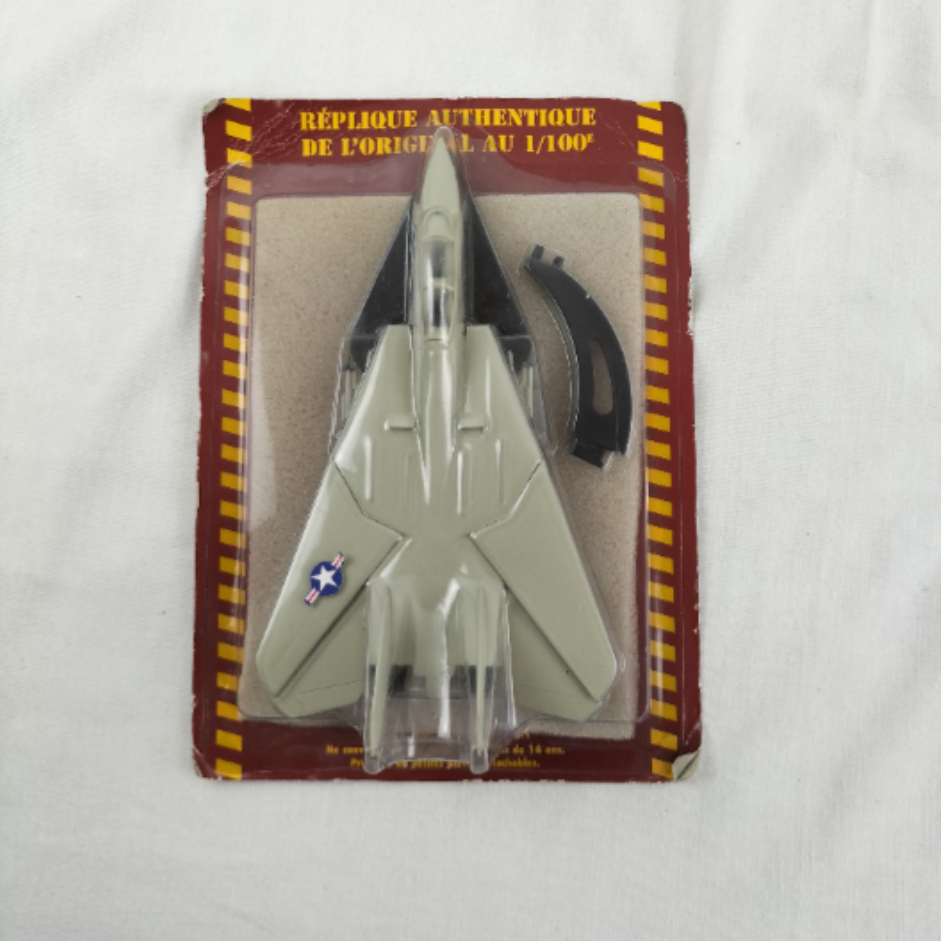 Voir photo 10 de Lot de 2 avions de chasse F-14 Tomcat – Modèles de collection en métal et plastique Lot de 2 avions de chasse F-14 Tomcat – Modèles de collection en métal et plastique Comme neuf - Vue 10 -