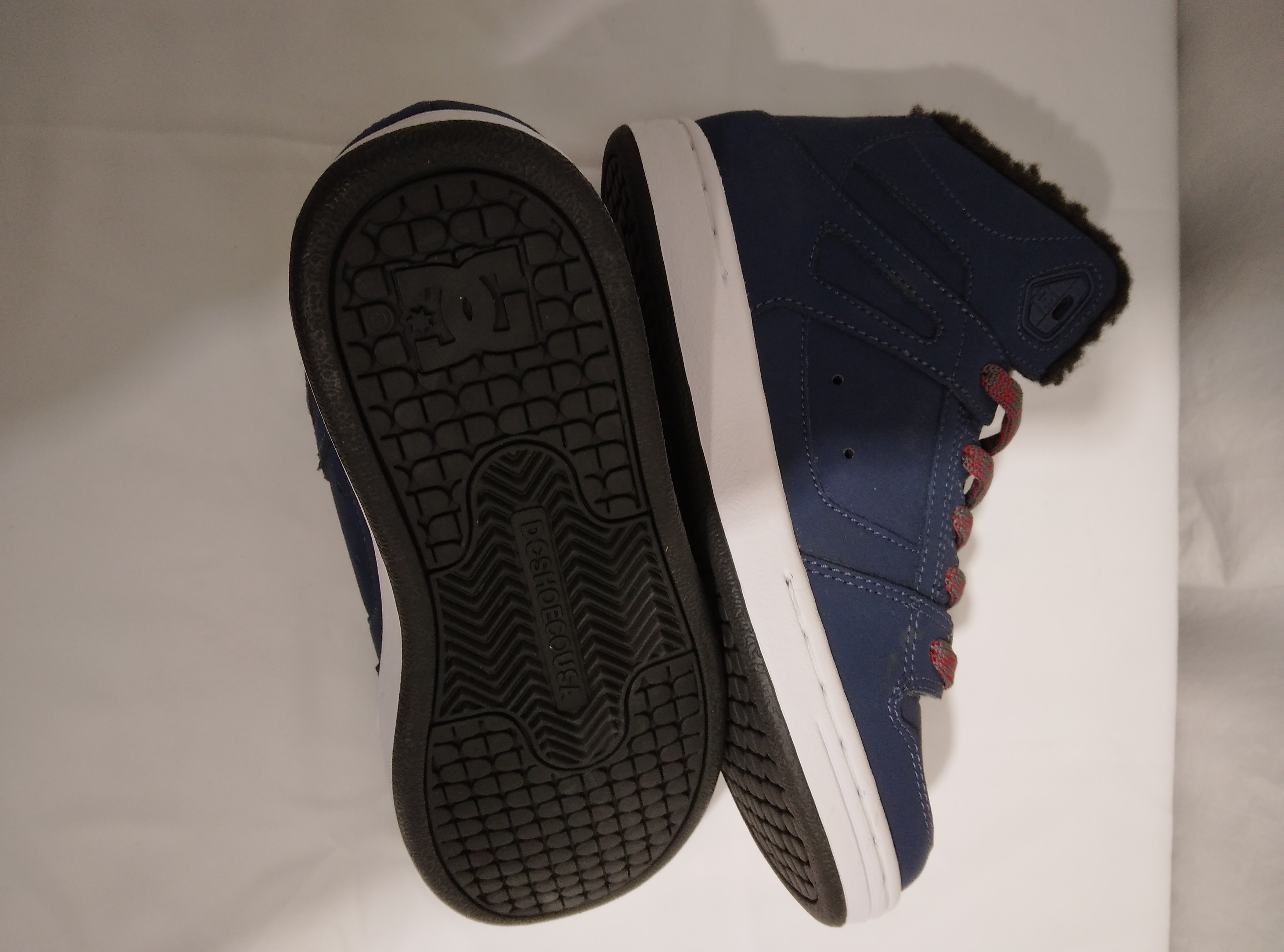 Voir photo 4 de Baskets fausse fourrure, DC Shoes - 34 Baskets fausse fourrure, DC Shoes - 34 Comme neuf - Vue 4 -