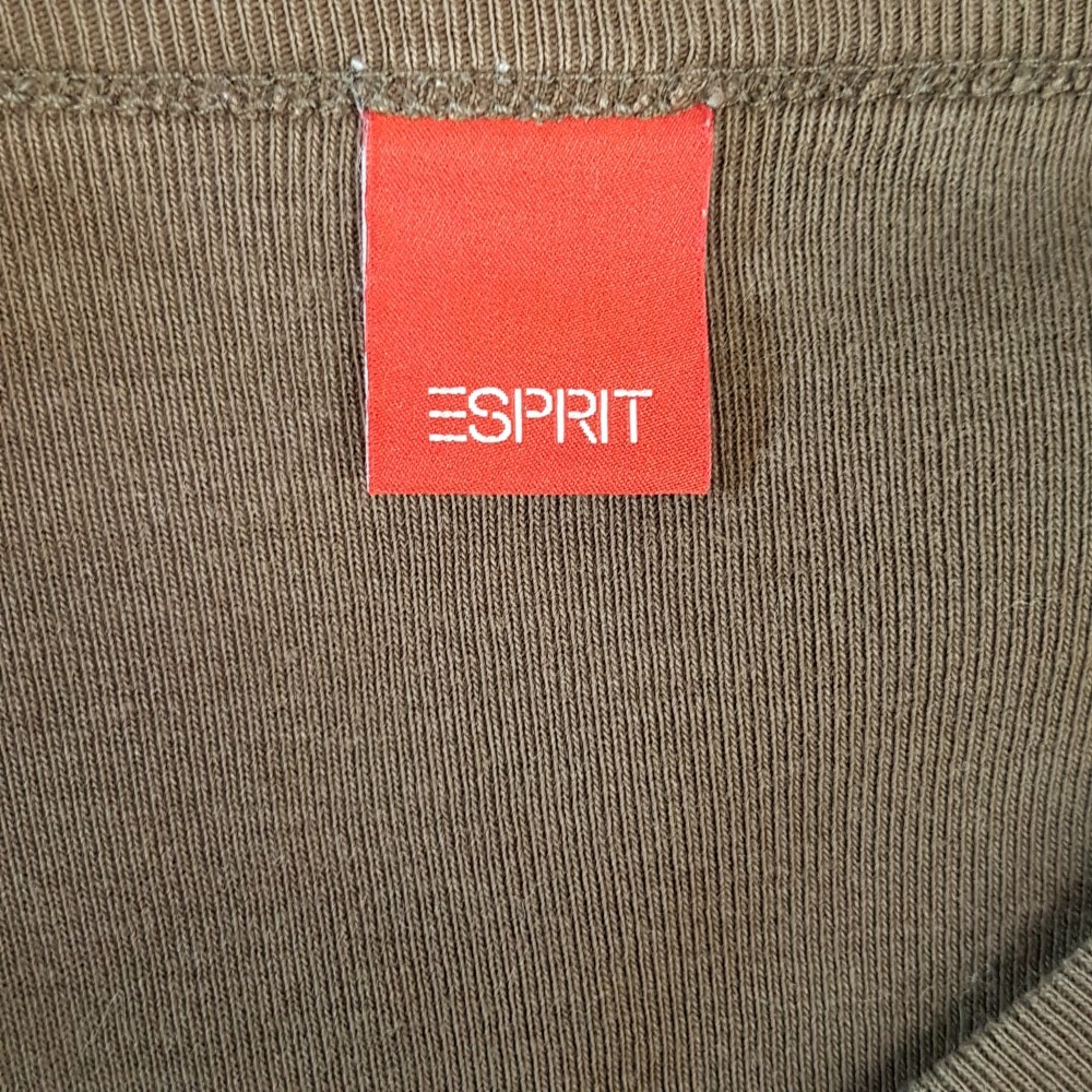 Voir photo 5 de Tee-shirt à manches longues marron et écru - ESPRIT - taille XL Tee-shirt à manches longues marron et écru - ESPRIT - taille XL Très bon état - Vue 5 -