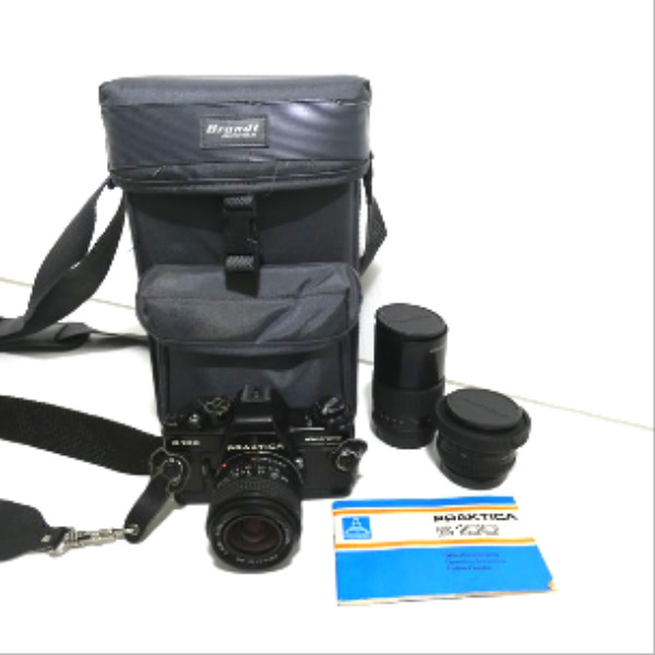 Voir photo 3 de Appareil photo argentique Praktica B100 electronic + 3 objectifs Appareil photo argentique Praktica B100 electronic + 3 objectifs Bon état - Vue 3 -