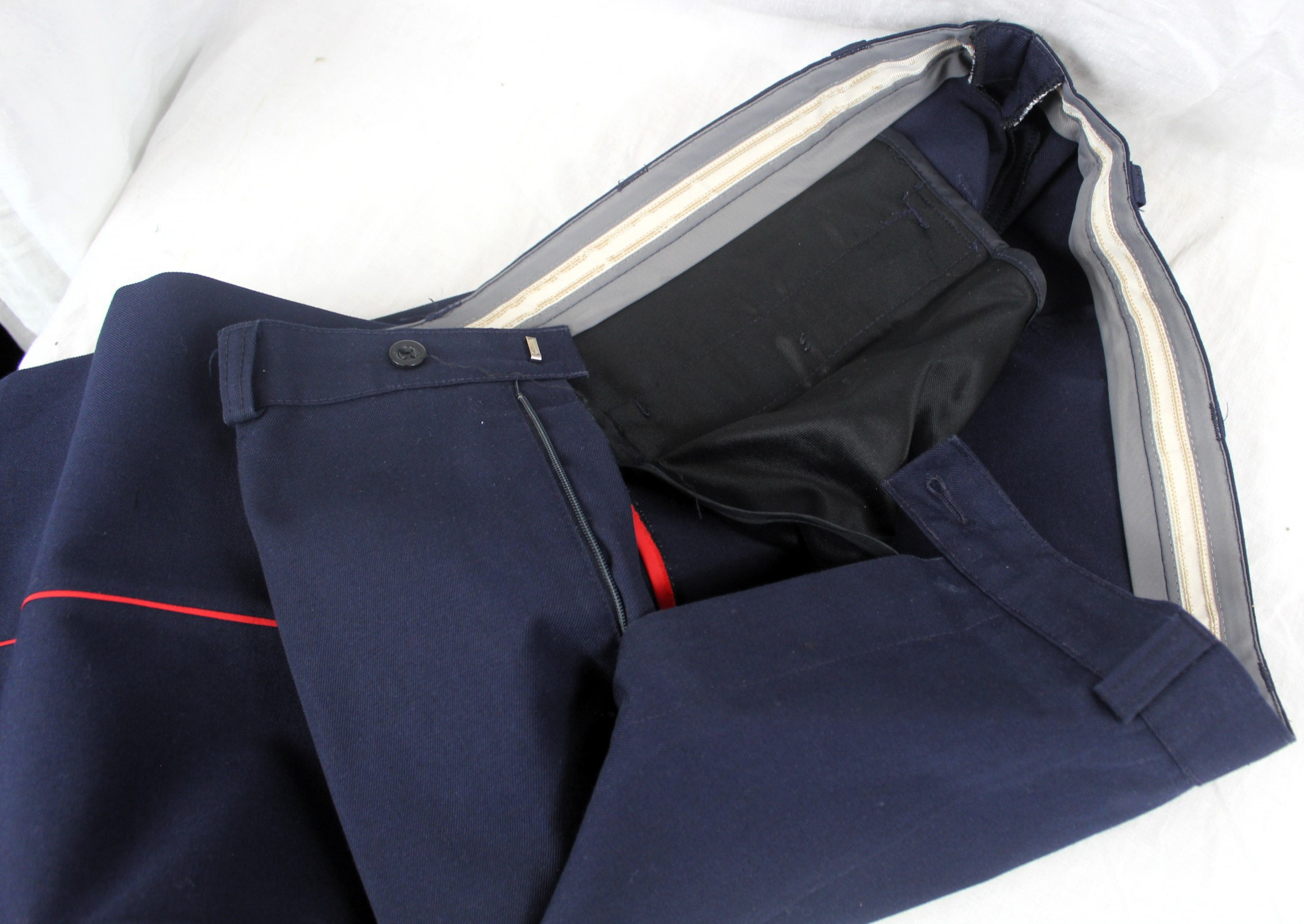 Voir photo 8 de Uniforme Cérémonie - Sapeur Pompier Uniforme Cérémonie - Sapeur Pompier Très bon état - Vue 8 -