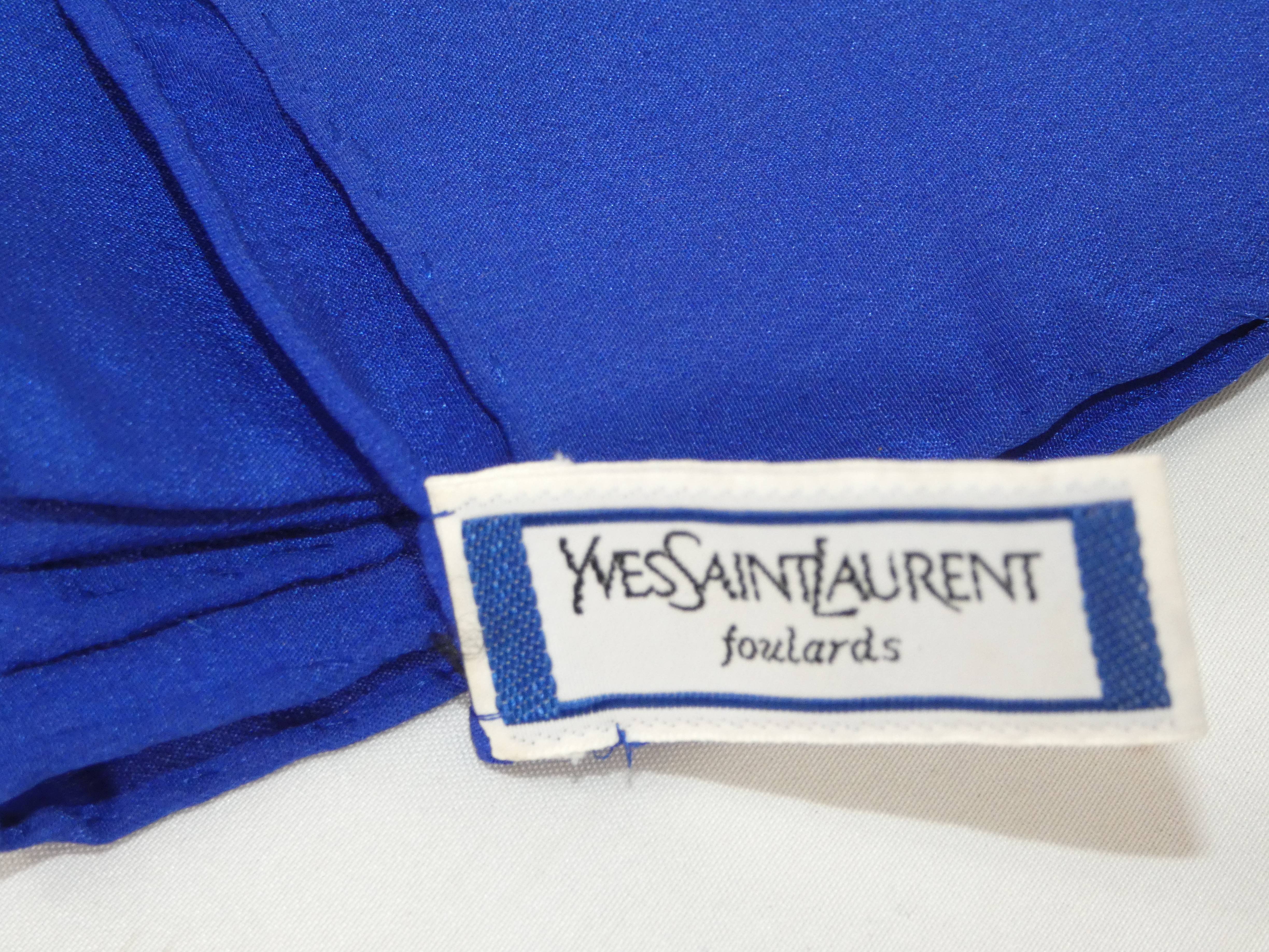 Foulard en 100 % soie de marque YVES SAINT LAURENT - Photo 2