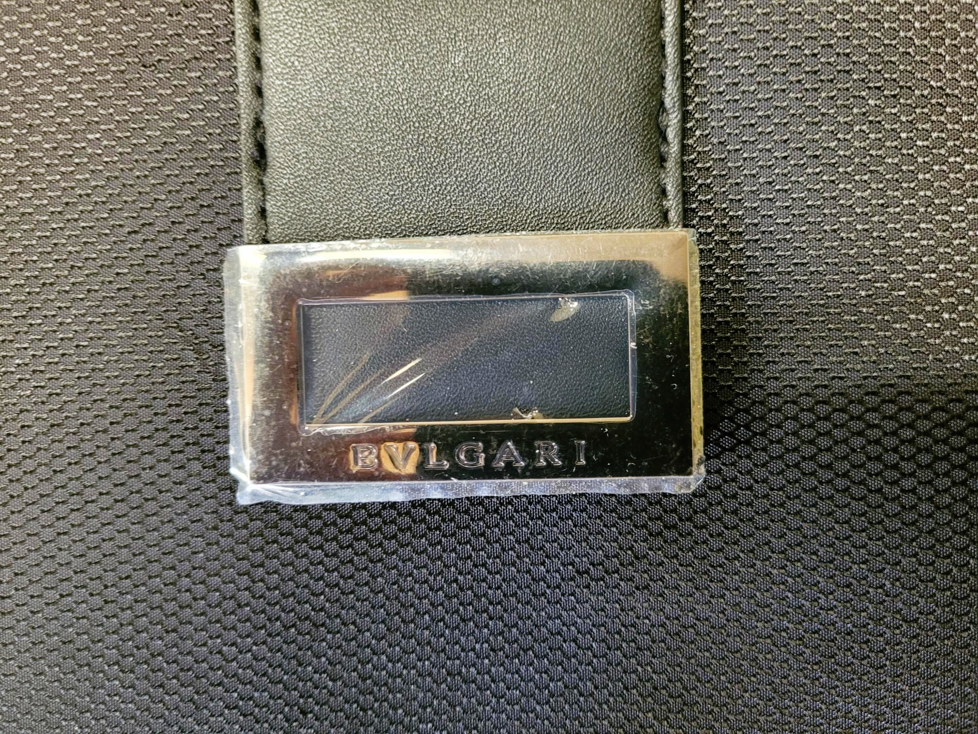 Voir photo 4 de Pochette noire Bulgari Pochette noire Bulgari - Vue 4 -