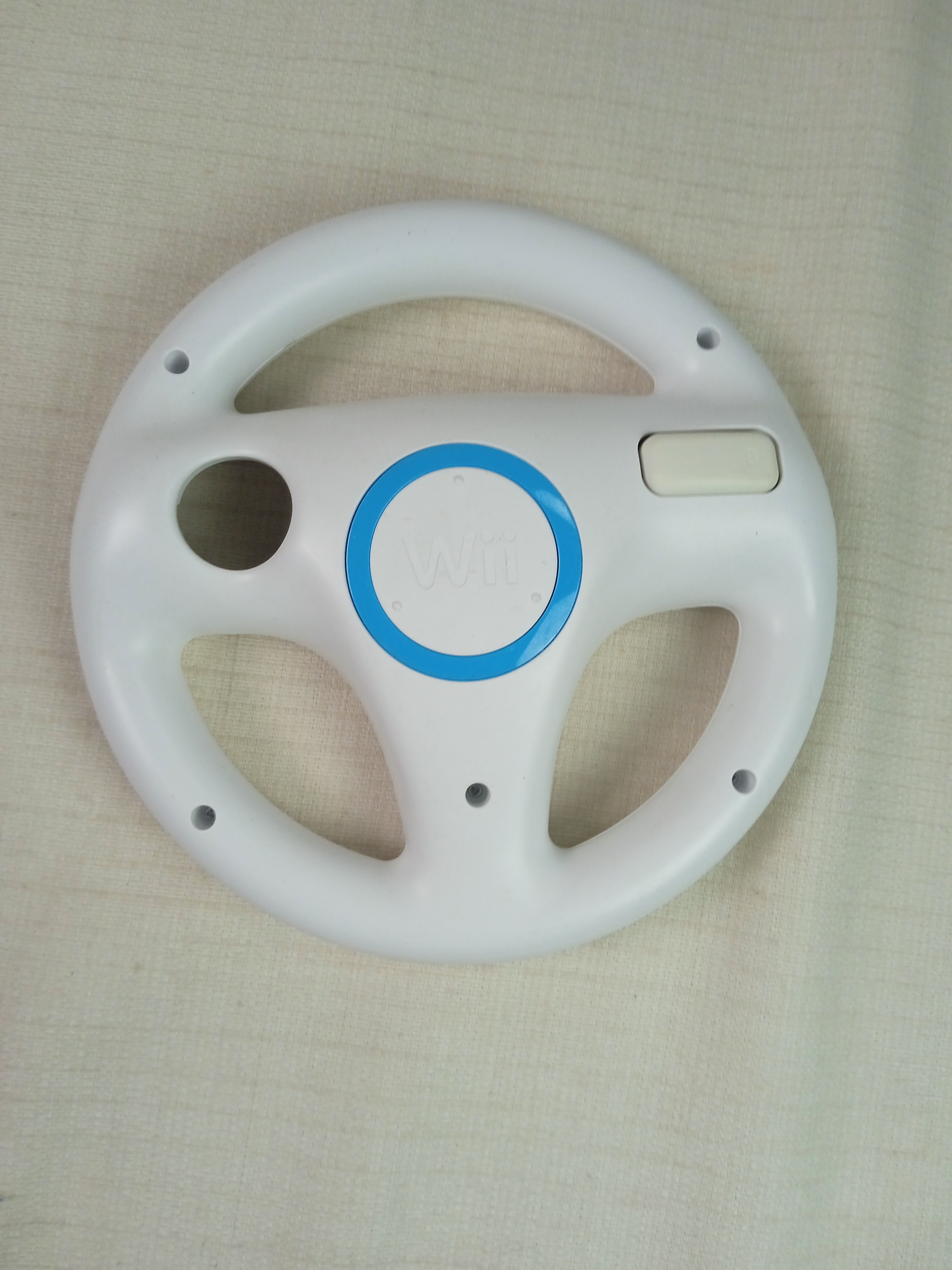 Voir photo 5 de Console Wii avec deux manettes ( Wiimote et Wii nunchuck) et trois volants Console Wii avec deux manettes ( Wiimote et Wii nunchuck) et trois volants Bon état - Vue 5 -