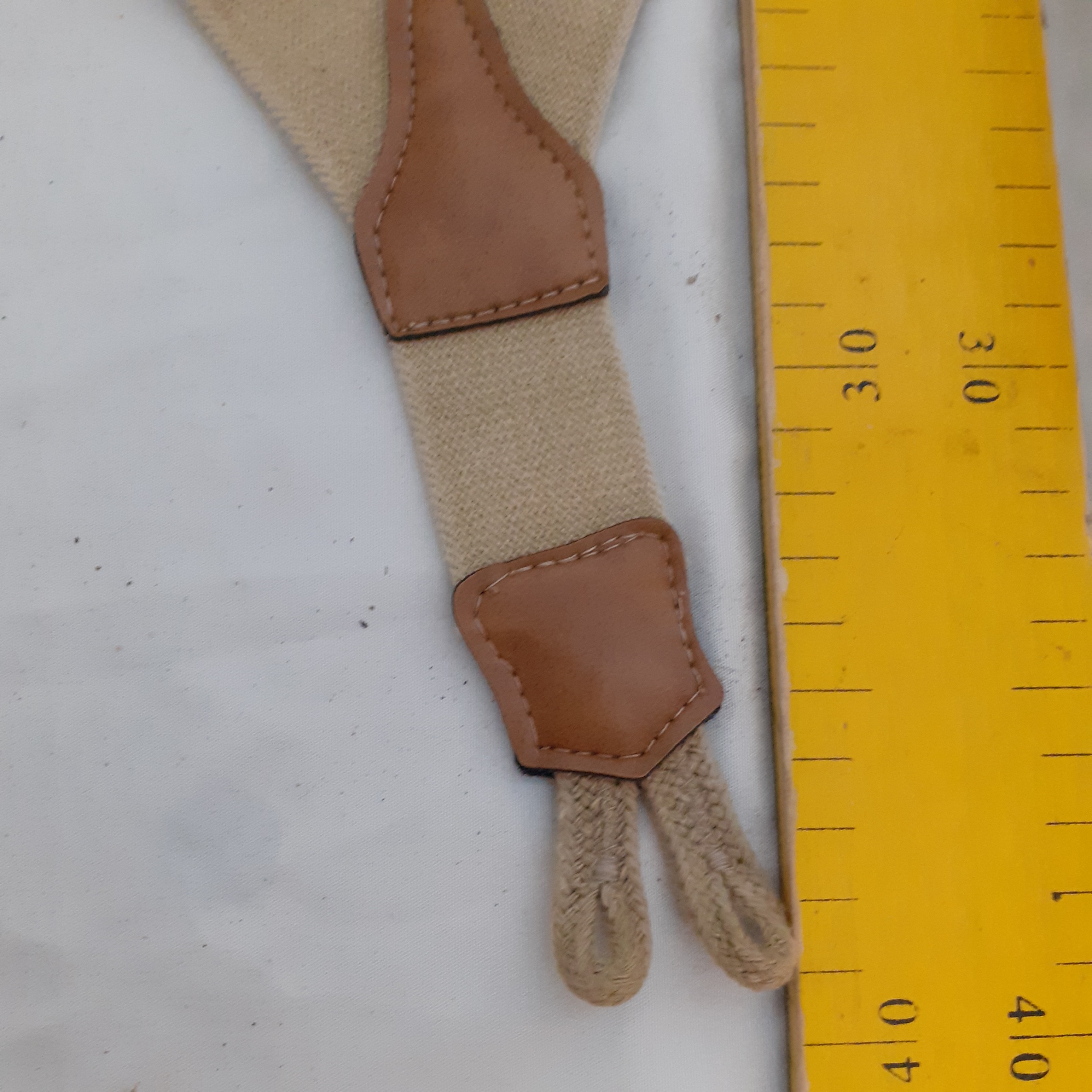 Voir photo 4 de Lot de deux paires de bretelles anciennes à bouton ( 1 enfant, 1 adulte) Lot de deux paires de bretelles anciennes à bouton ( 1 enfant, 1 adulte) Bon état - Vue 4 -