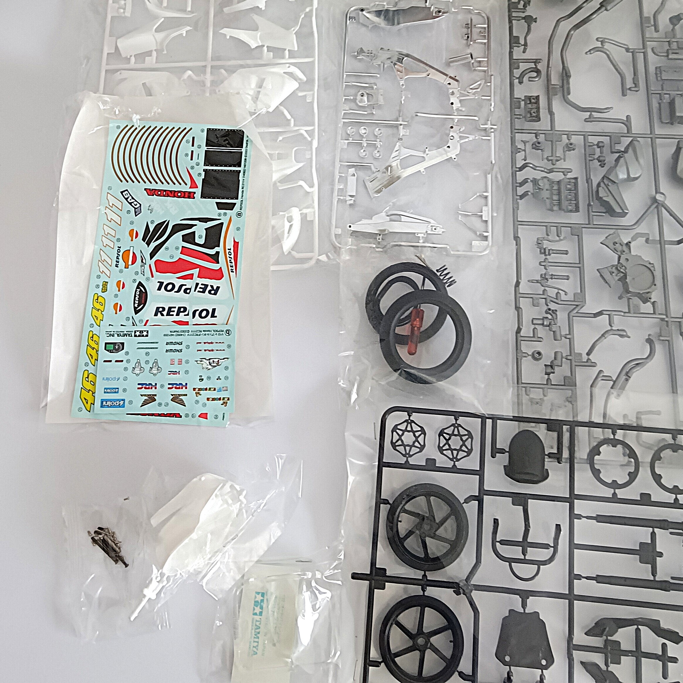 Maquette moto Tamiya Repsol Honda RC211V 1/12 – MotoGP 2002 Très bon état - Vue 4 - 