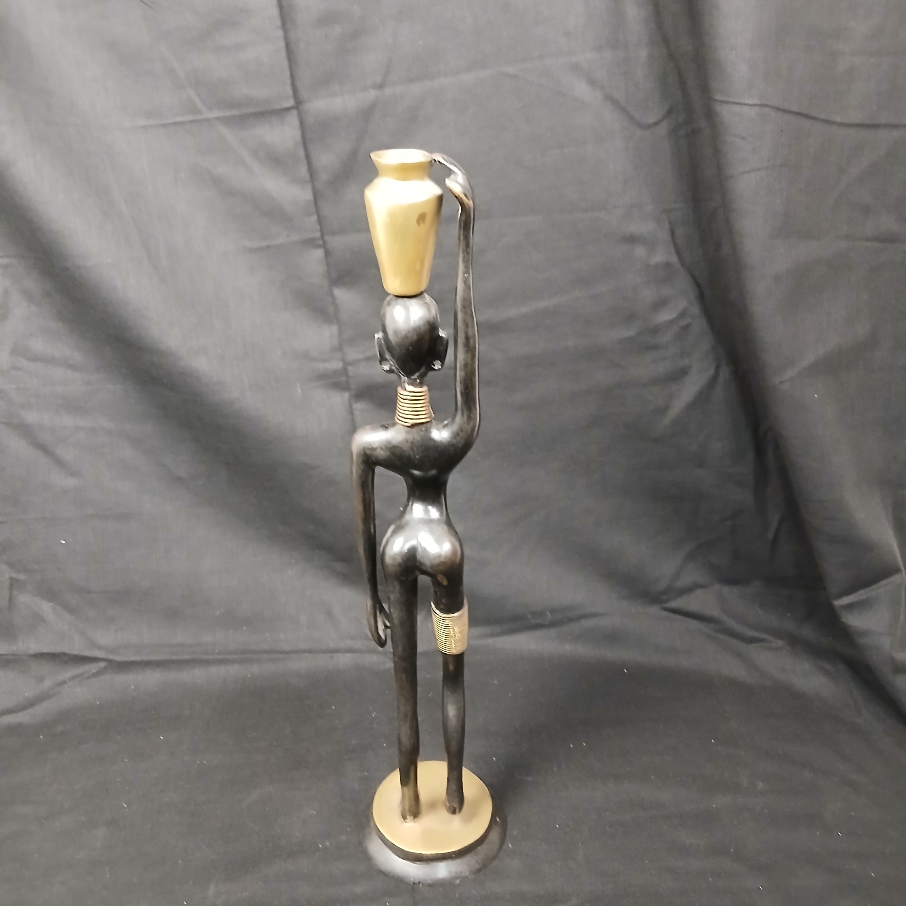Belle statue porteuse d eau africaine en bronze - Photo 3