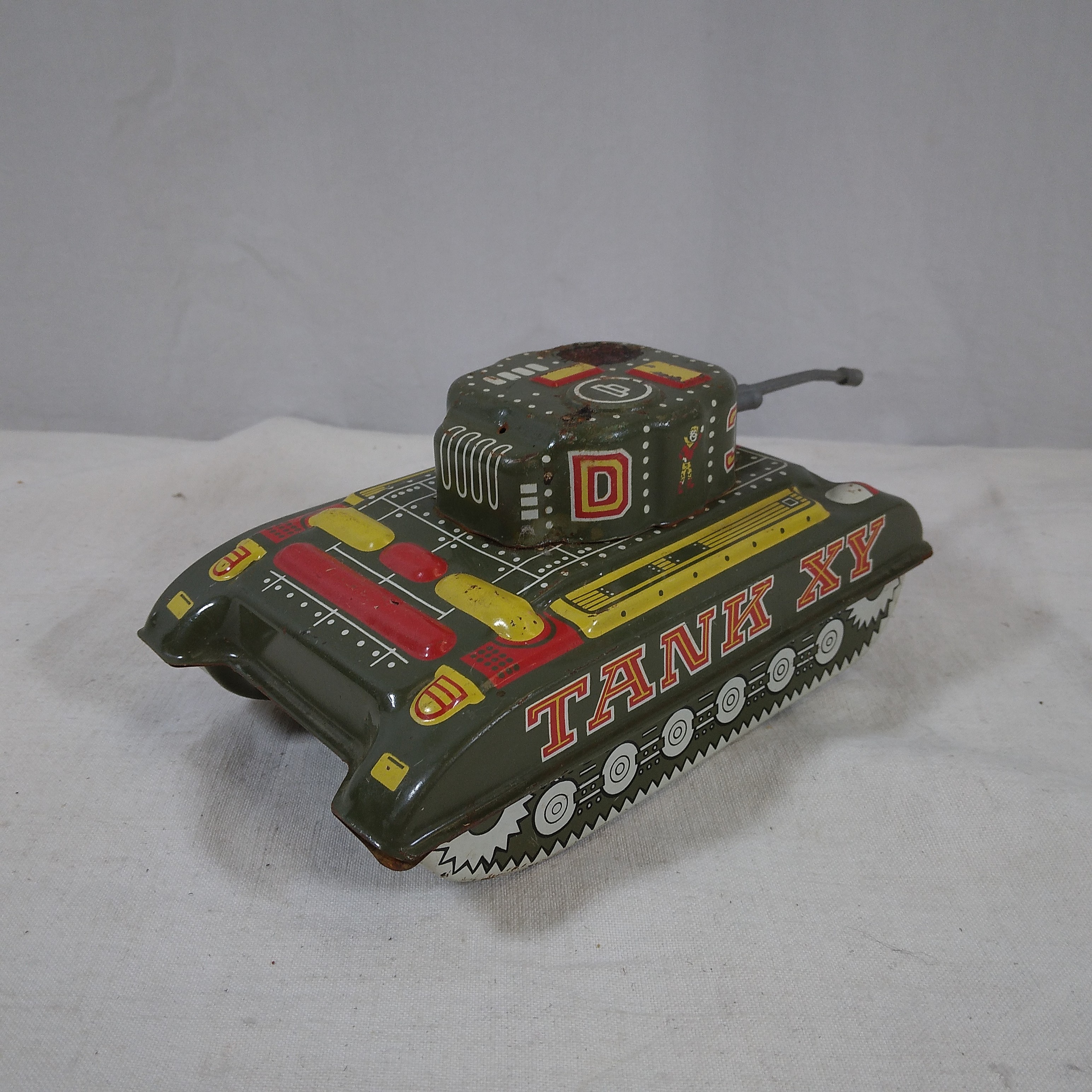 Jouet ancien tank XY FJ en fer Très bon état - Vue 3 - 