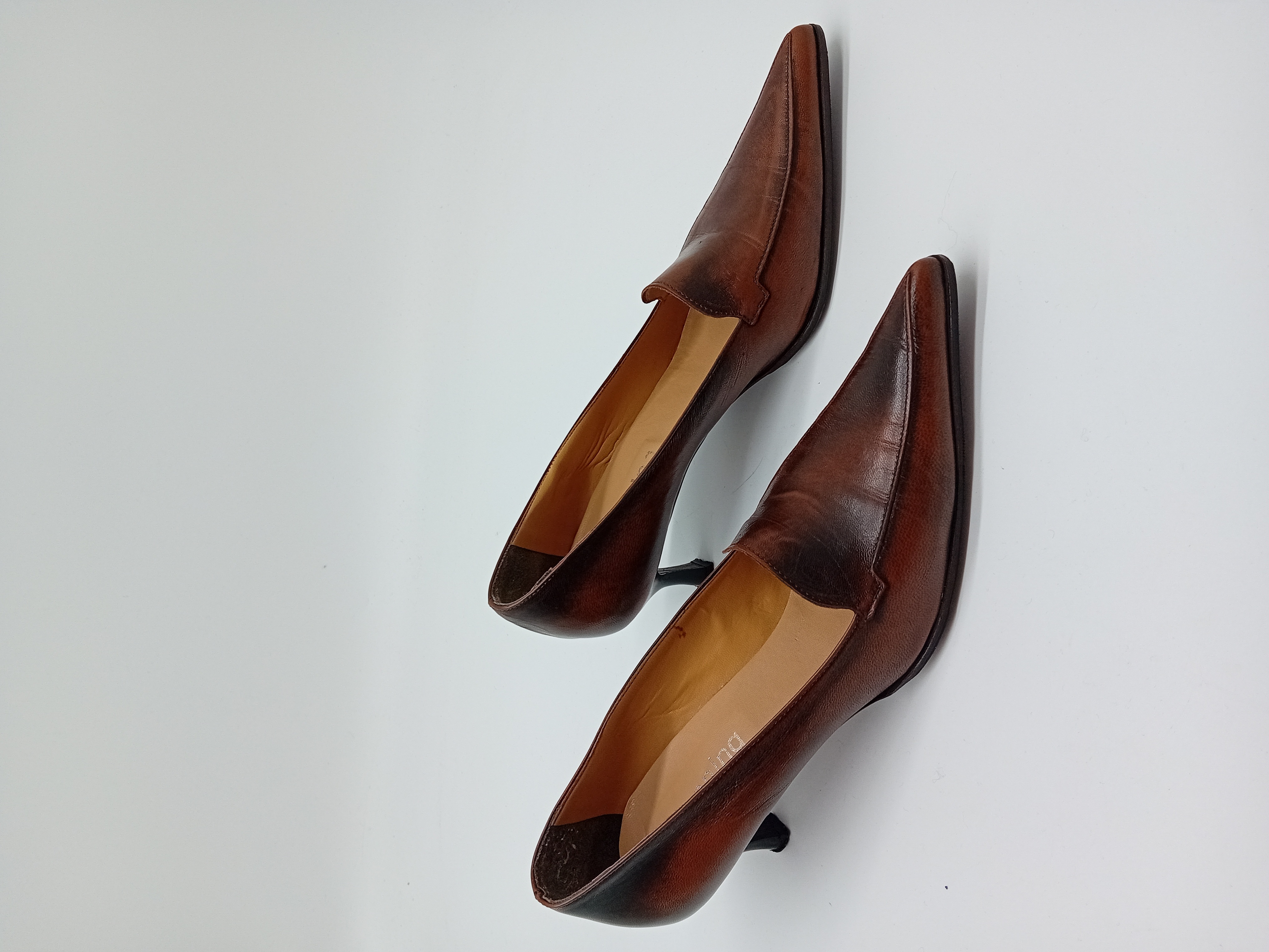 Voir photo 2 de Escarpins Cuir Marron Pointus Opening Taille 40 (T4965) Escarpins Cuir Marron Pointus Opening Taille 40 (T4965) Très bon état - Vue 2 -