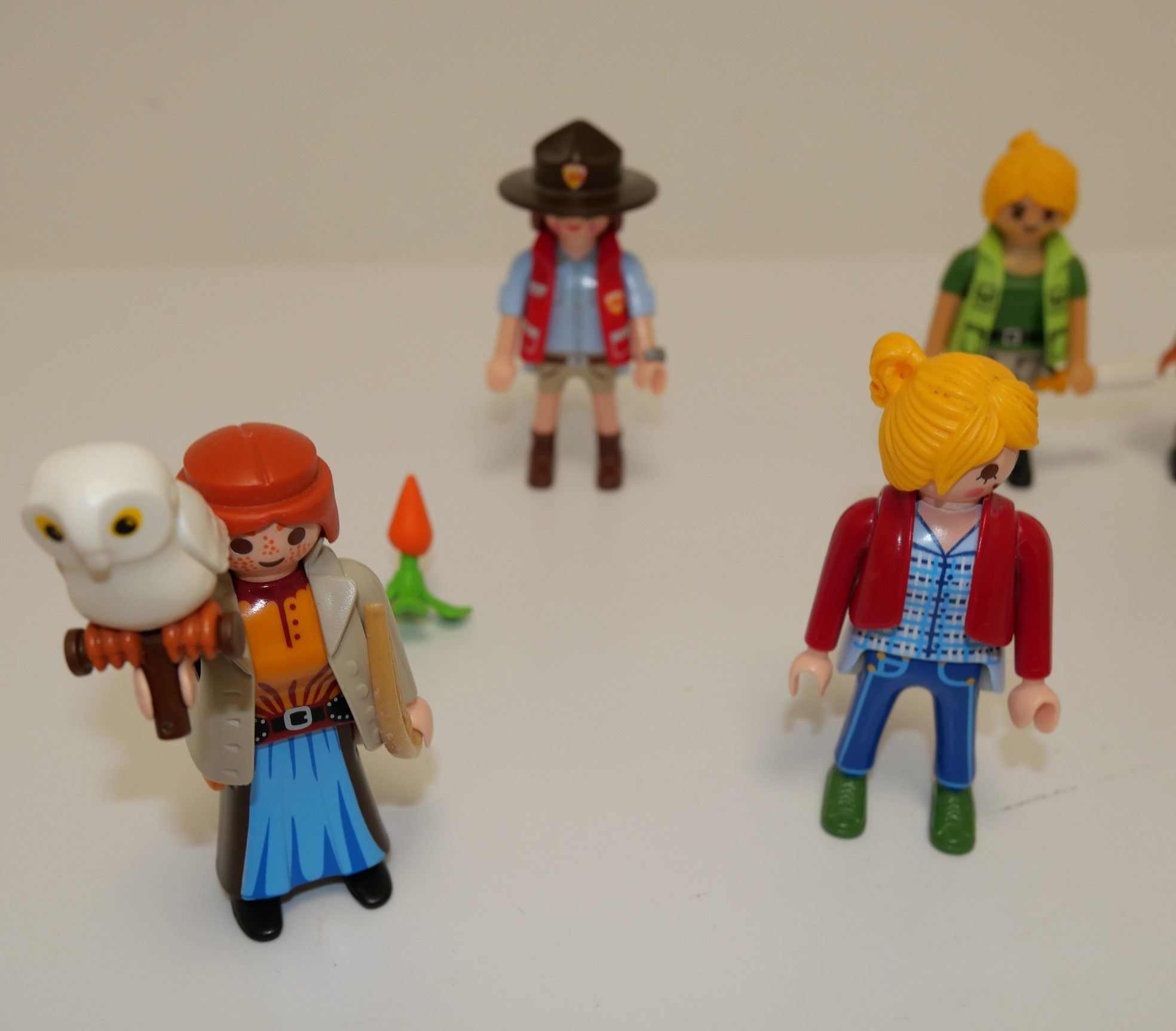 Voir photo 9 de Lot de 17 personnages Playmobil GEOBRA Lot de 17 personnages Playmobil GEOBRA Bon état - Vue 9 -
