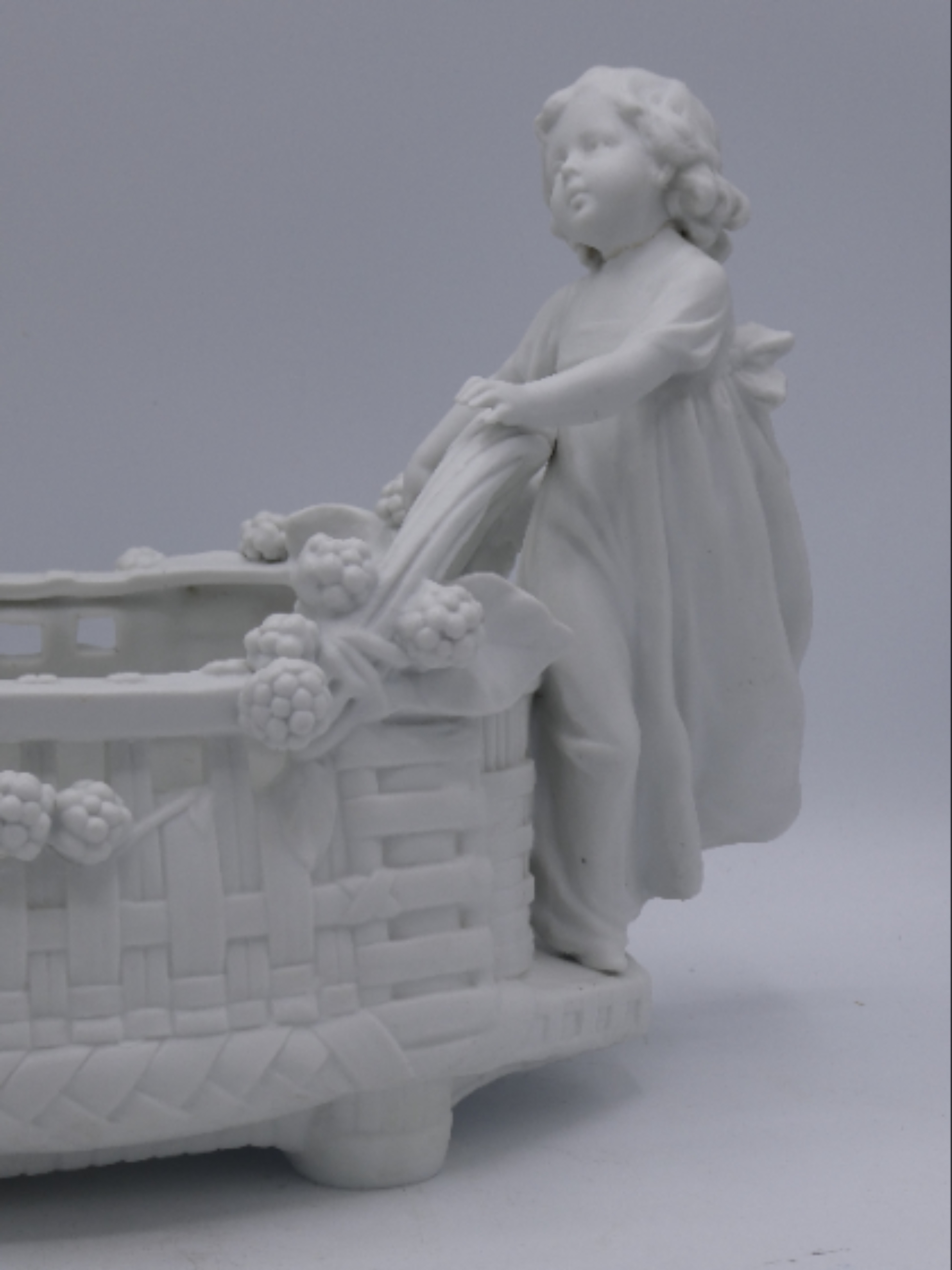 Jardinière vintage en biscuit blanc - 2 fillettes - Photo 8