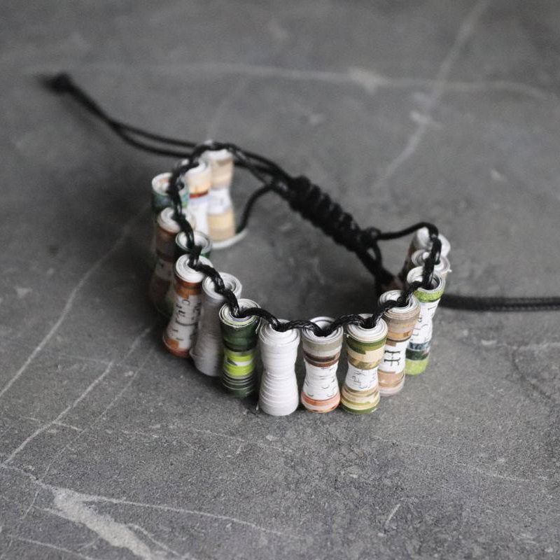 Bracelet shamballa en perles de papier magazine upcyclé - TRËMA Comme neuf - Vue 2 - 