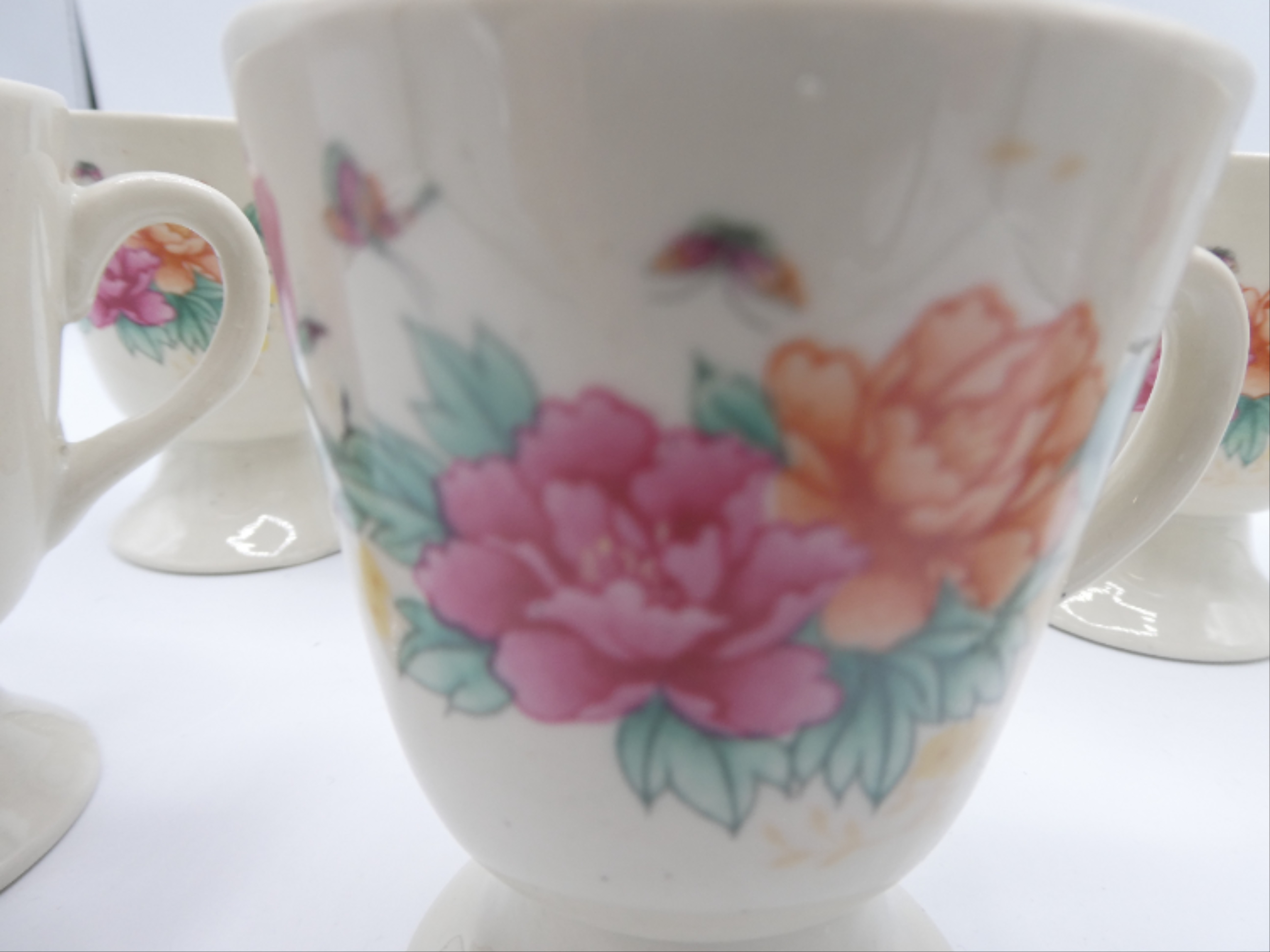 Lot de 6 tasses en porcelaine motif fleurs - Photo 2