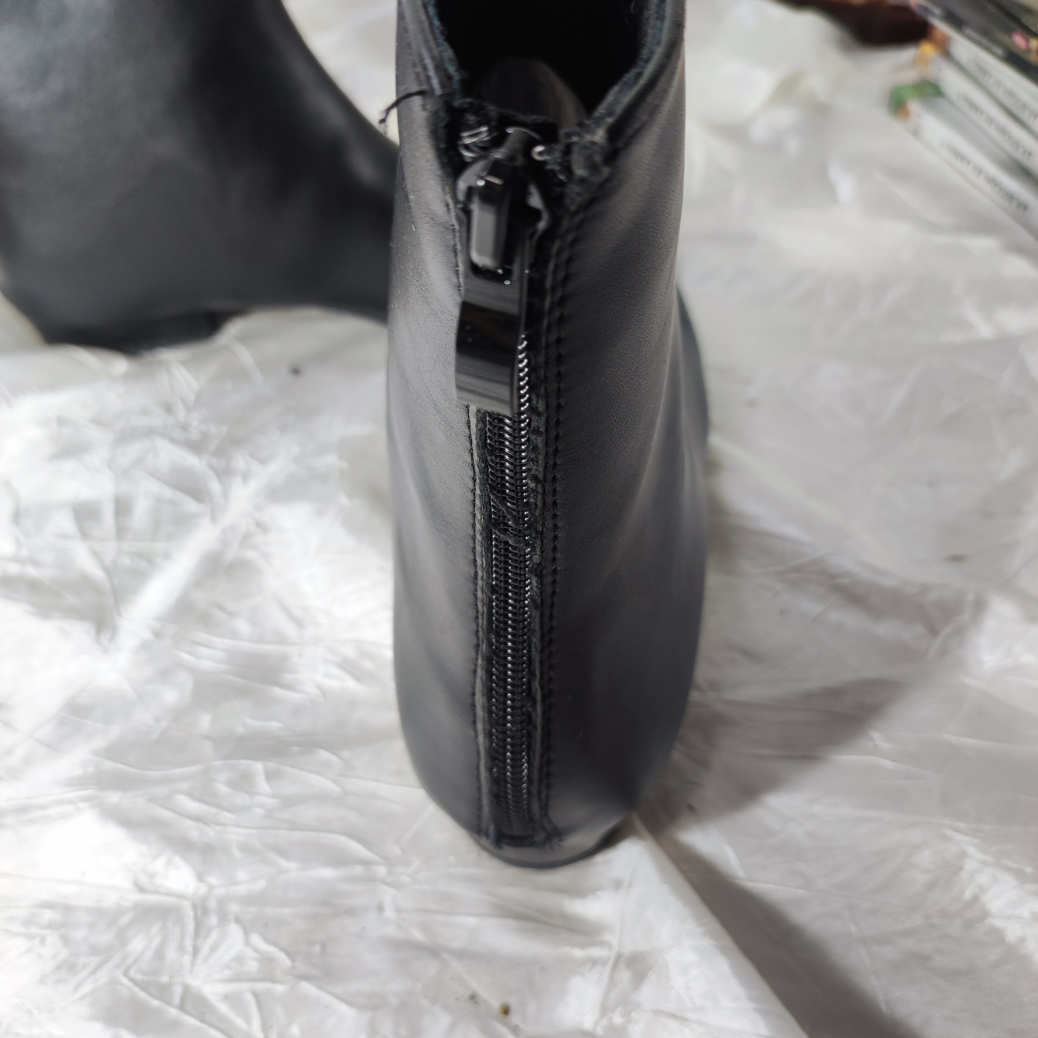 Voir photo 3 de CHAUSSURE FEMME BOTTINE CHAUSSURE FEMME BOTTINE Comme neuf - Vue 3 -