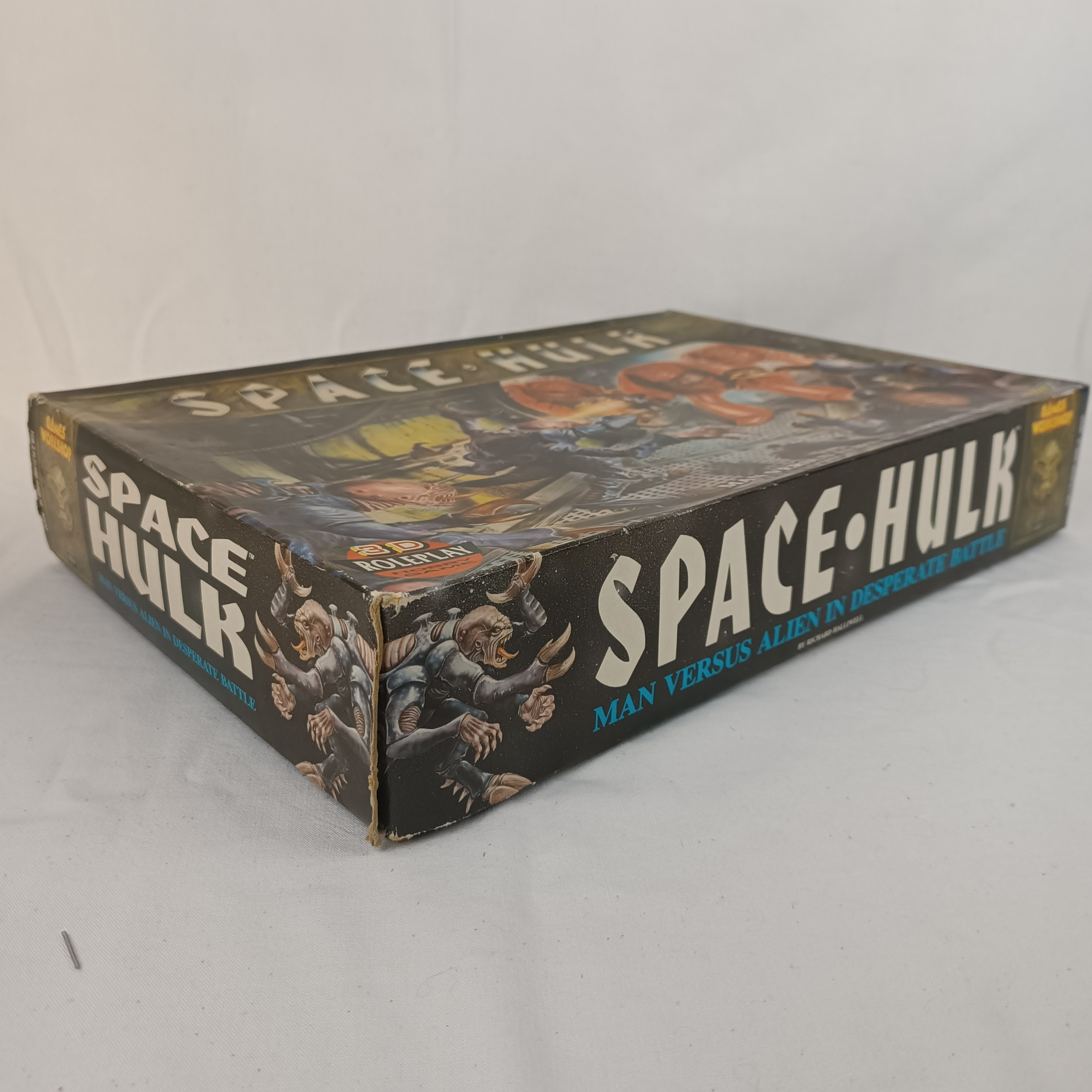 Voir photo 28 de Jeu de société "Space Hulk" - Warhammer 40K, première édition de 1989, par Games Workshop, figurines peintes Jeu de société "Space Hulk" - Warhammer 40K, première édition de 1989, par Games Workshop, figurines peintes État correct - Vue 28 -