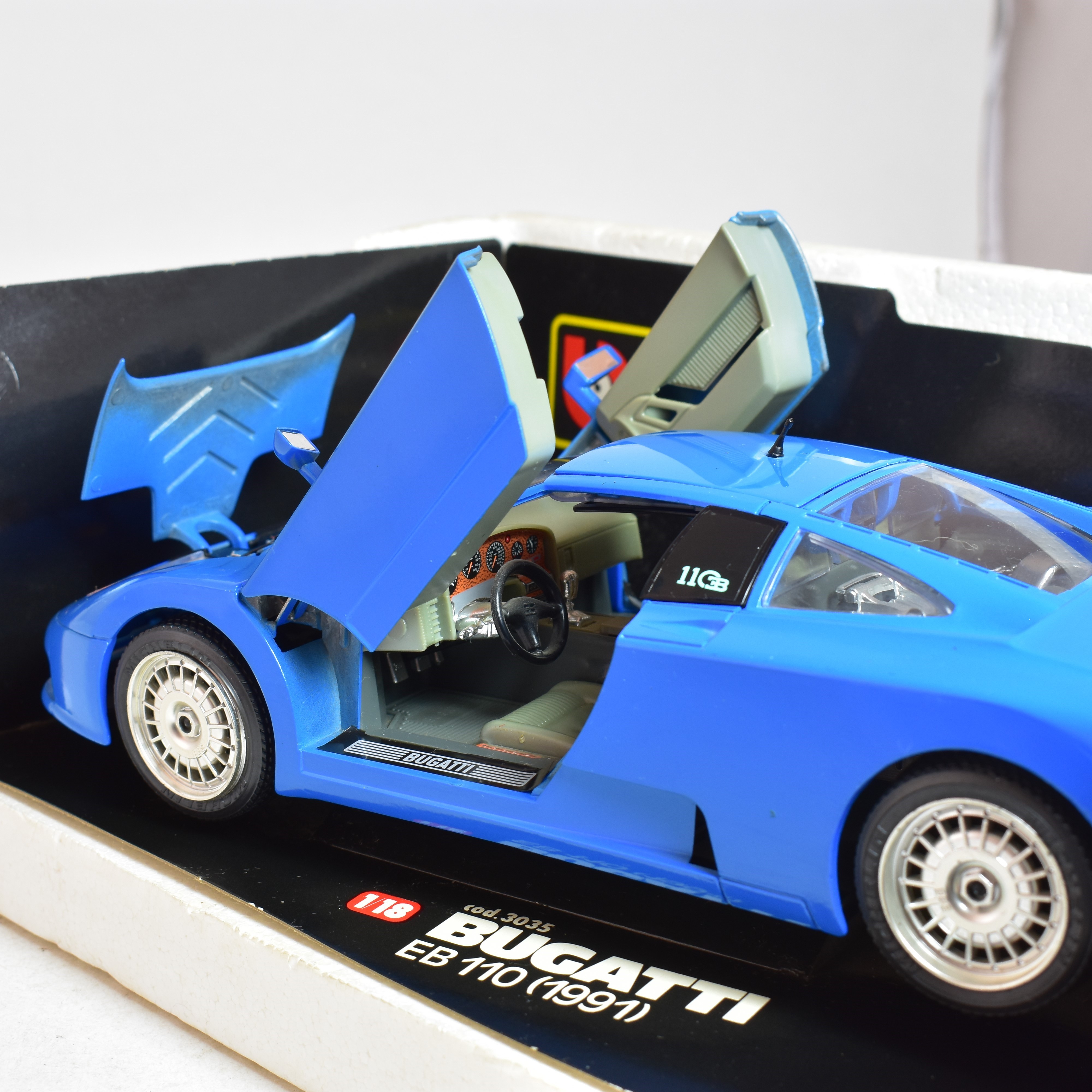 Voir photo 2 de Bburago Bugatti II GB 1991 . 1:18 Bburago Bugatti II GB 1991 . 1:18 Très bon état - Vue 2 -