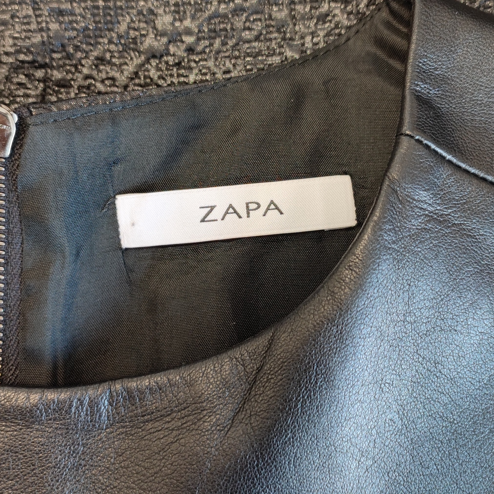 Voir photo 2 de ZAPA - Robe chic - 42 - Femme ZAPA - Robe chic - 42 - Femme Très bon état - Vue 2 -