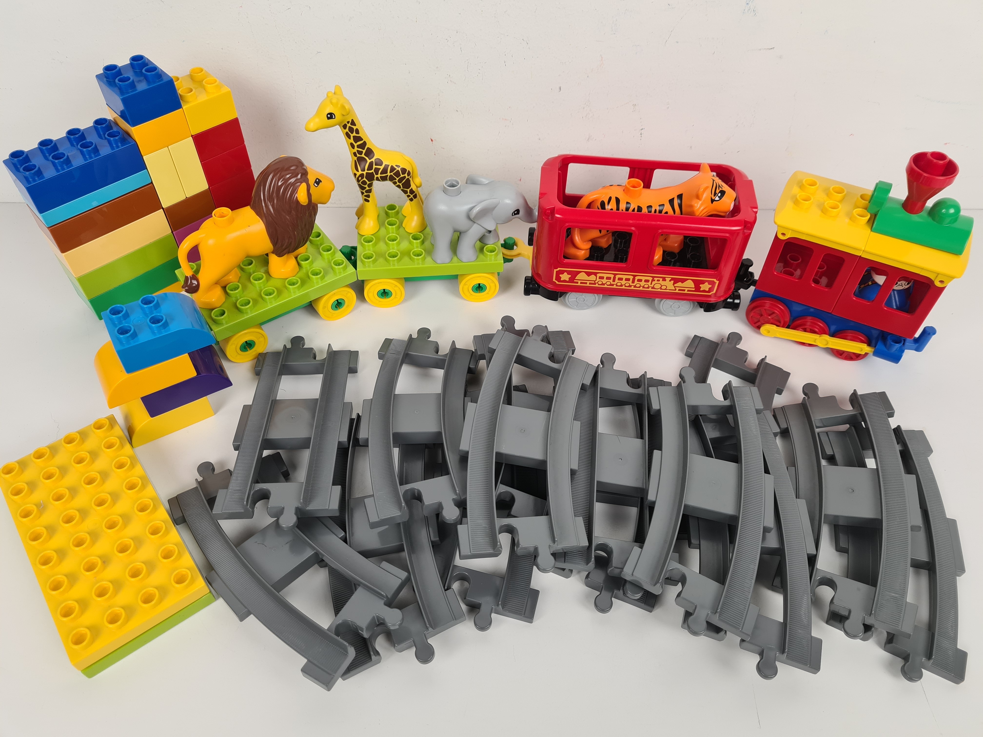 Lego Duplo - Sachet 1kg de blocs de construction en vrac avec 1train, 1 personnage et des animaux- +12 mois - Photo 3