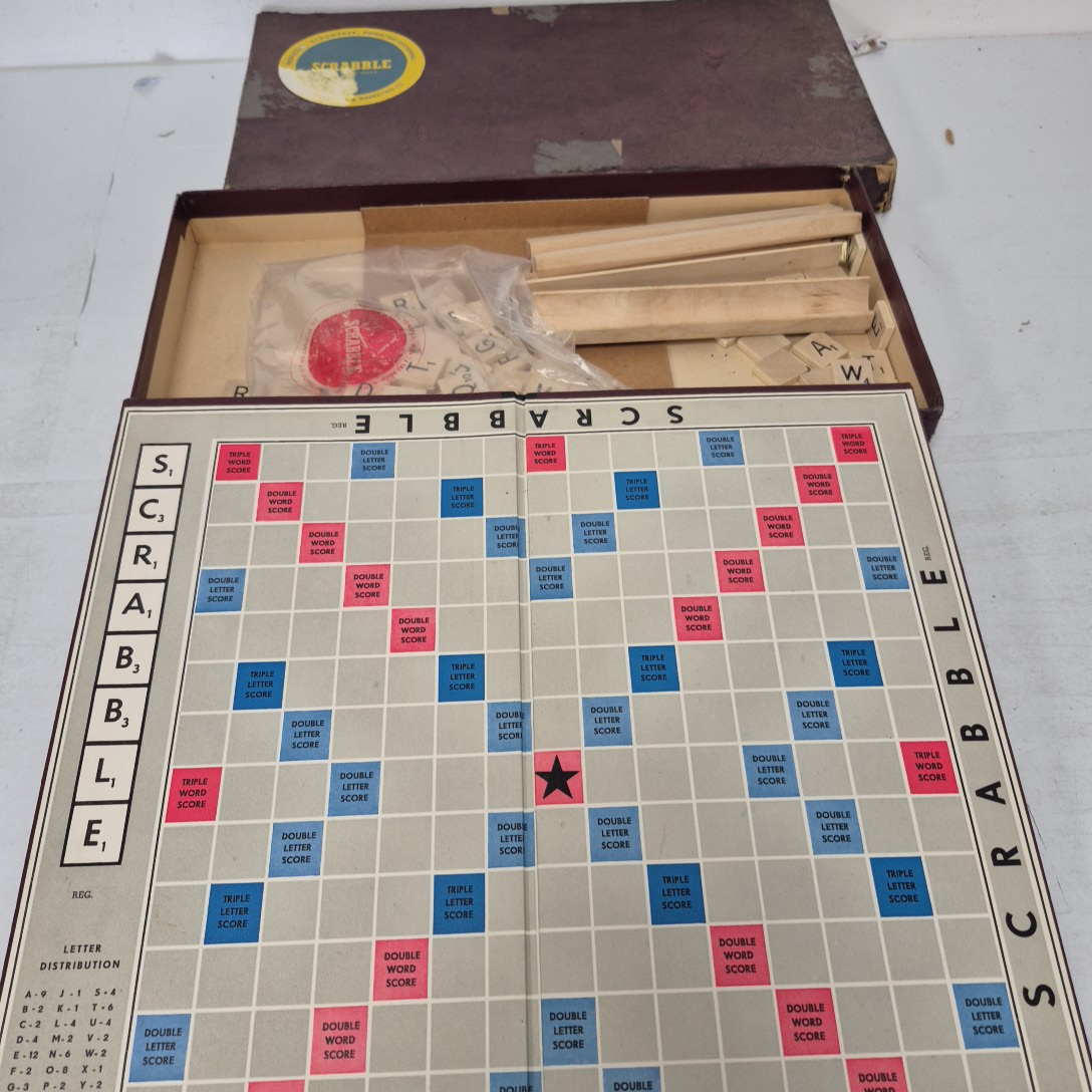 Voir photo 2 de Jeu de société « Scrabble » vintage 1953 par Selchow & Righter Co. Jeu de société « Scrabble » vintage 1953 par Selchow & Righter Co. - Vue 2 -