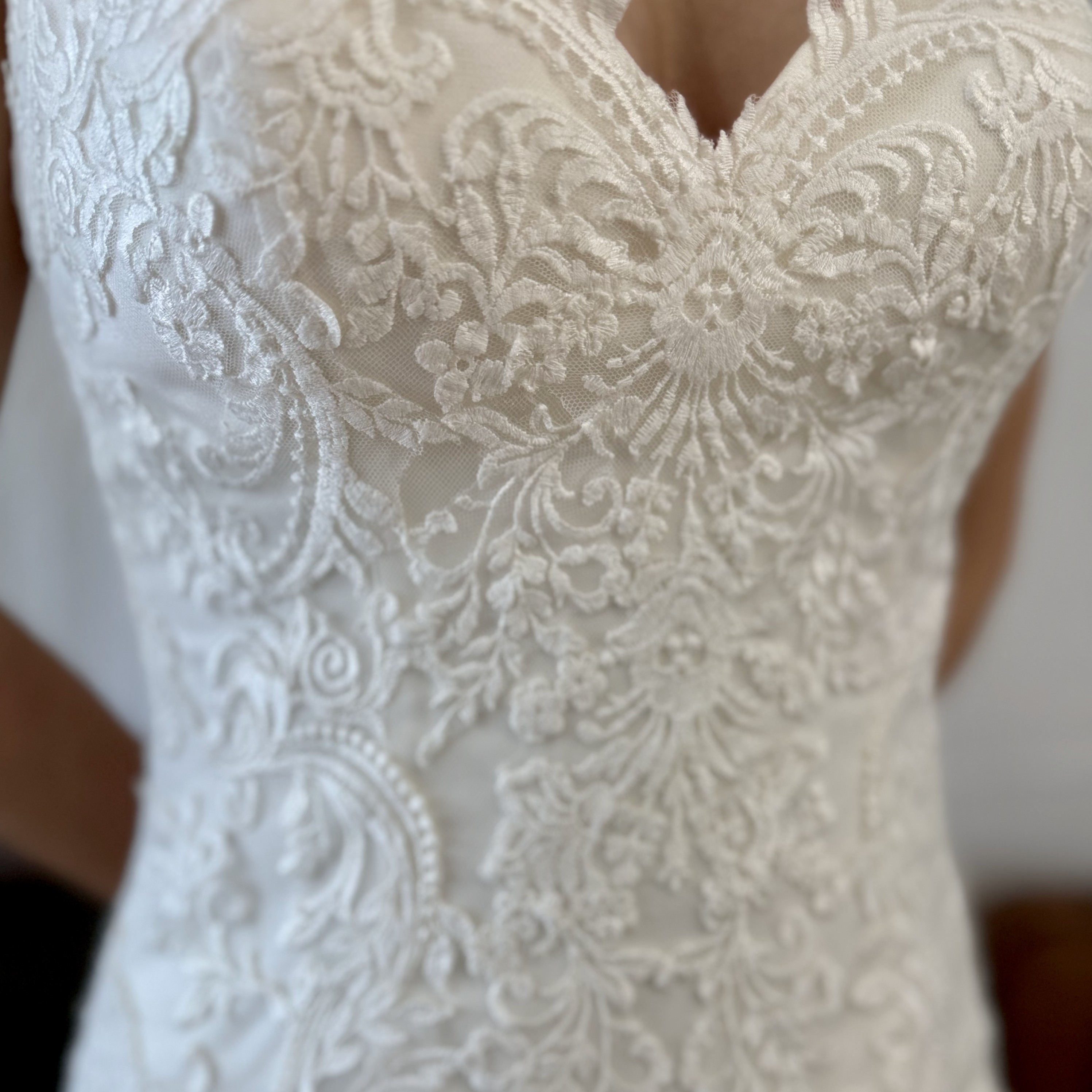 Voir photo 2 de Robe de mariée - Sincerity style chic Robe de mariée - Sincerity style chic Très bon état - Vue 2 -
