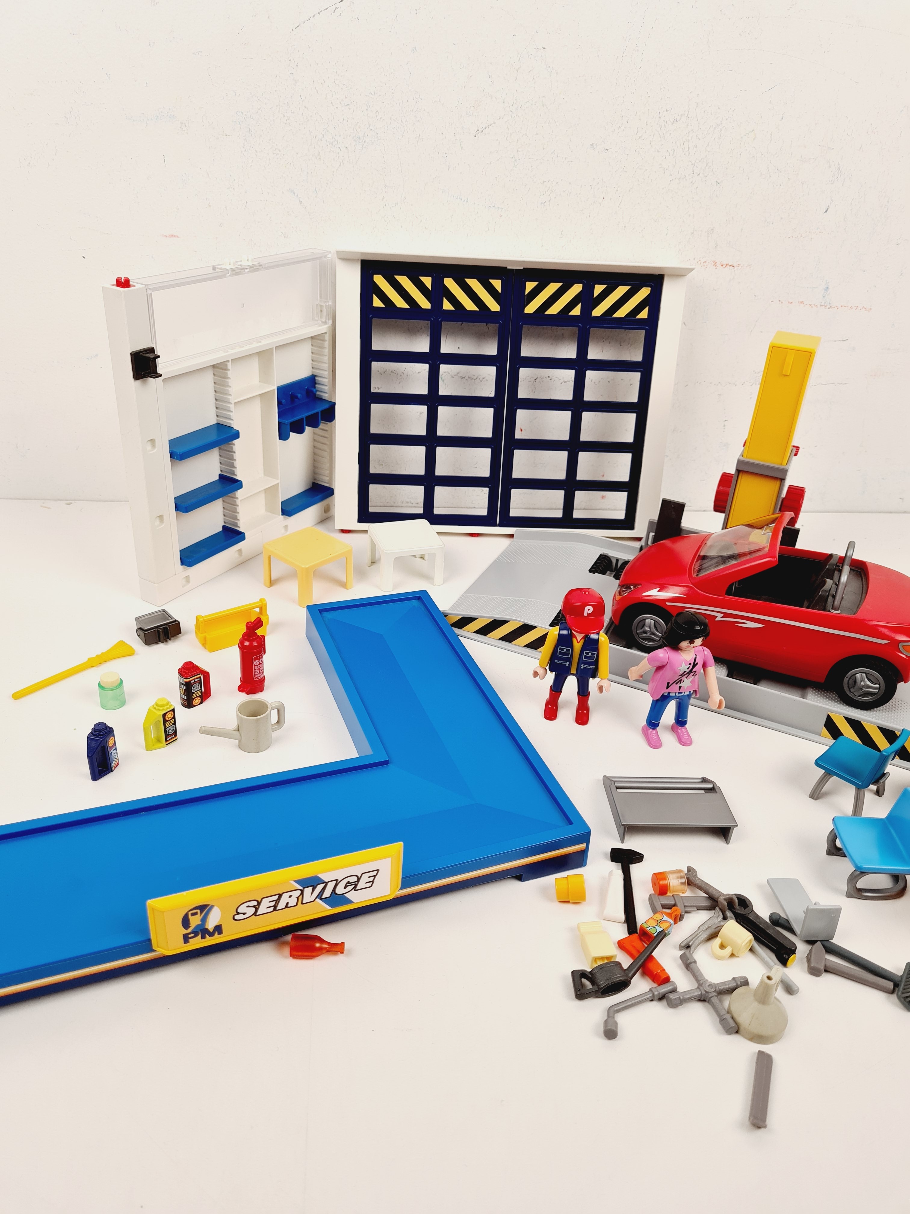 Voir photo 3 de Playmobil - 70202 - Garage automobile - Dès 4 ans Playmobil - 70202 - Garage automobile - Dès 4 ans Bon état - Vue 3 -